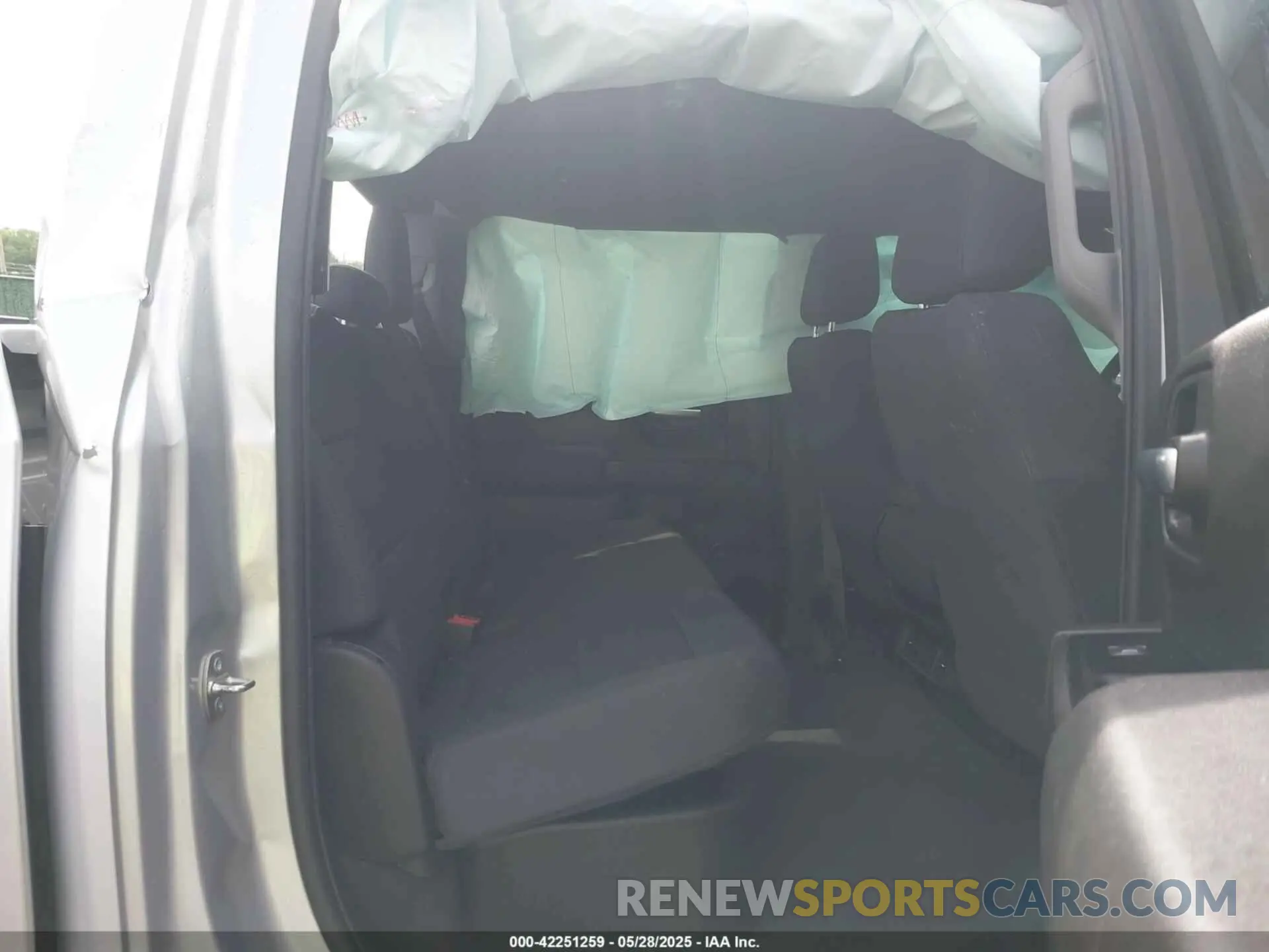 8 Photograph of a damaged car 3GCPYCEF0LG313183 CHEVROLET SILVERADO 1500 2020