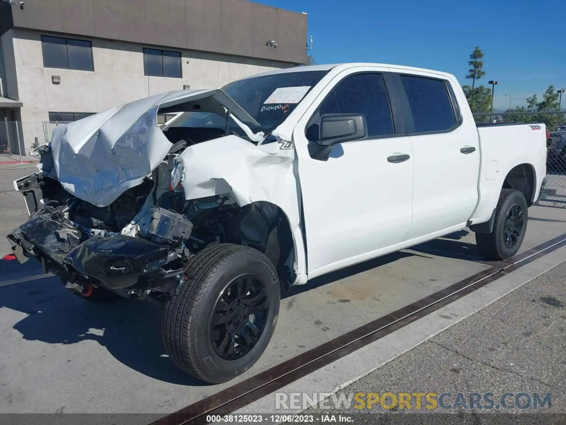 2 Photograph of a damaged car 3GCPYCEF7LG390567 CHEVROLET SILVERADO 1500 2020