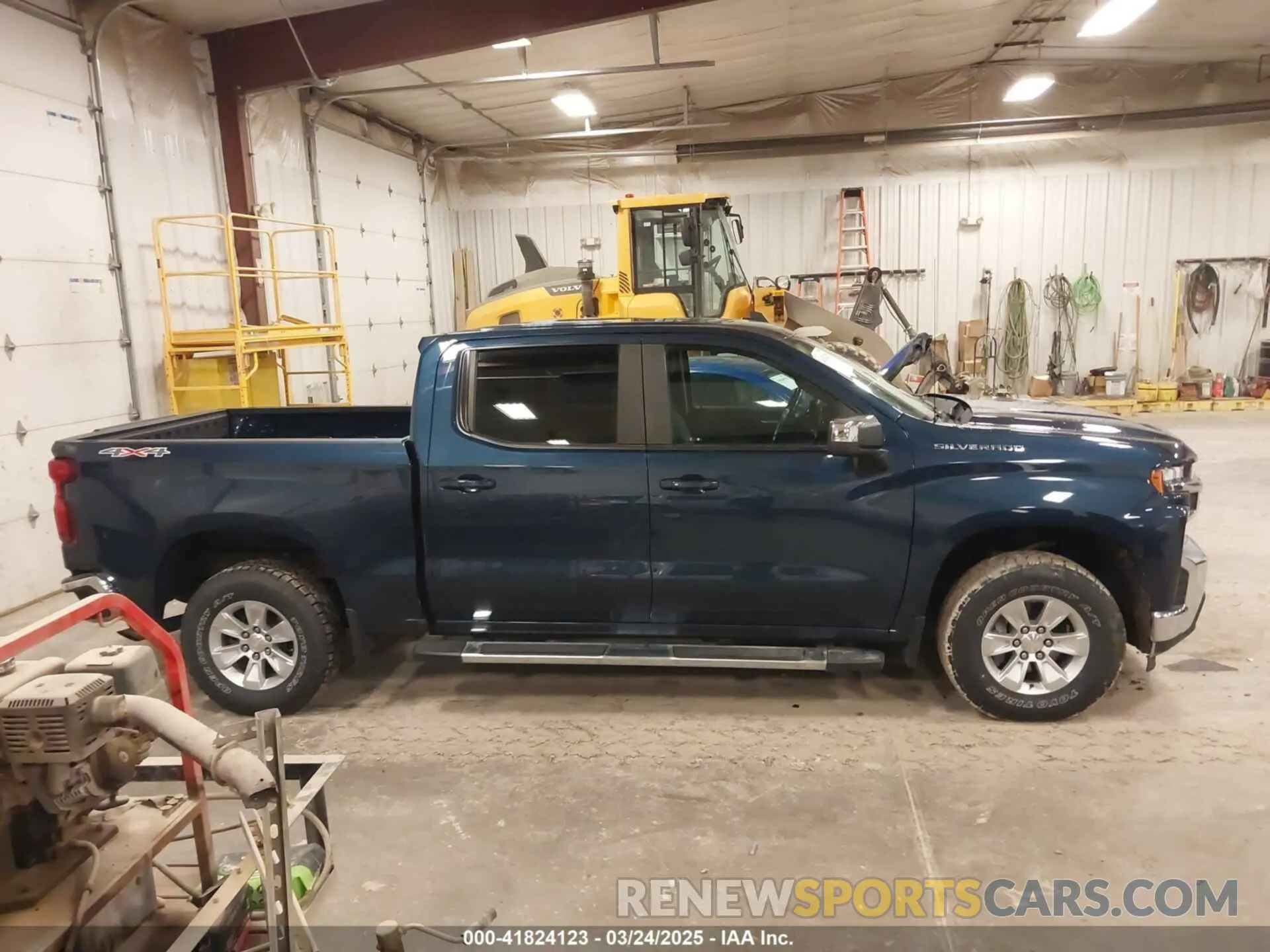 13 Photograph of a damaged car 3GCPYDEK8LG354616 CHEVROLET SILVERADO 1500 2020