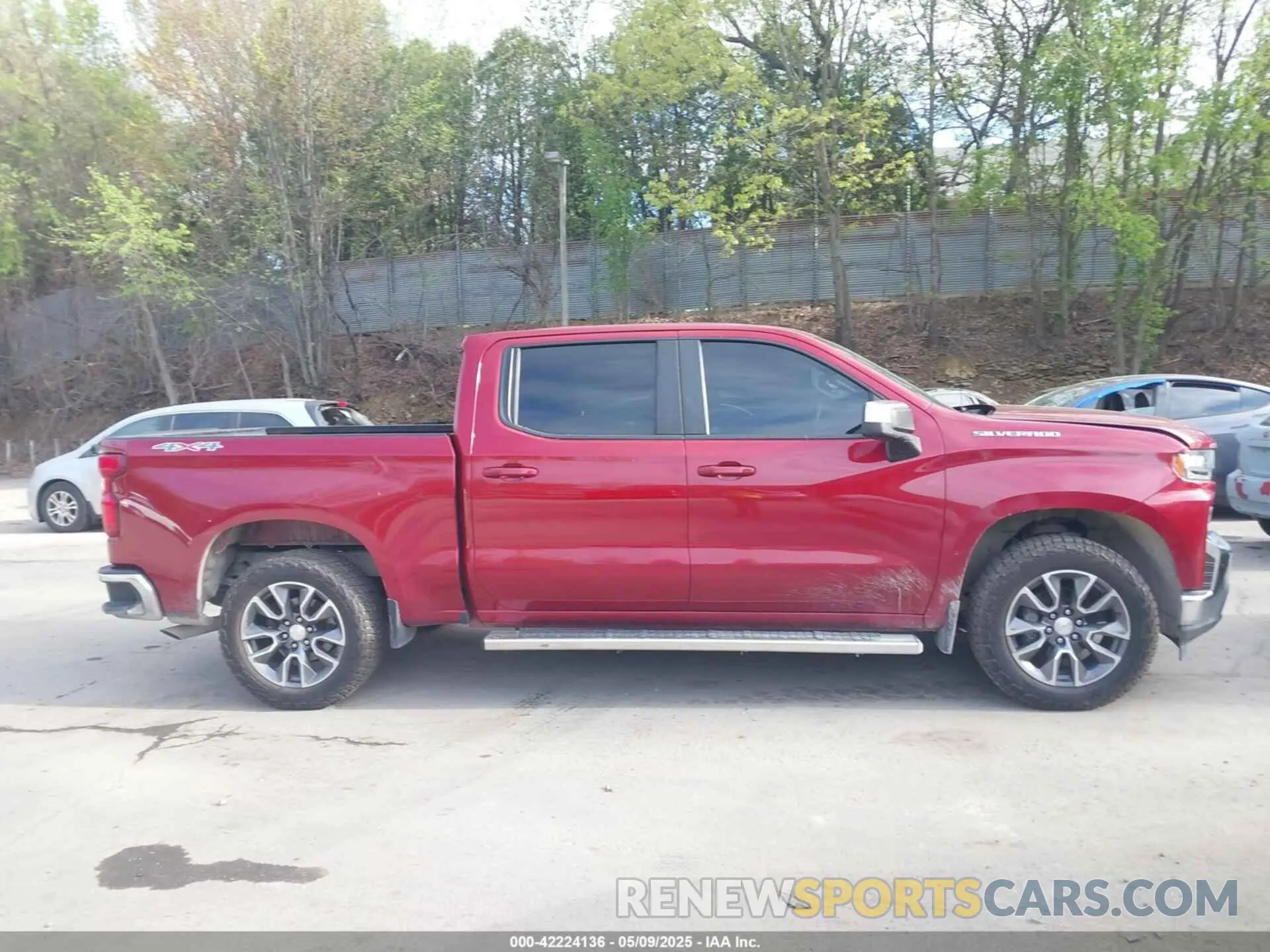 13 Photograph of a damaged car 3GCPYDEK9LG137513 CHEVROLET SILVERADO 1500 2020