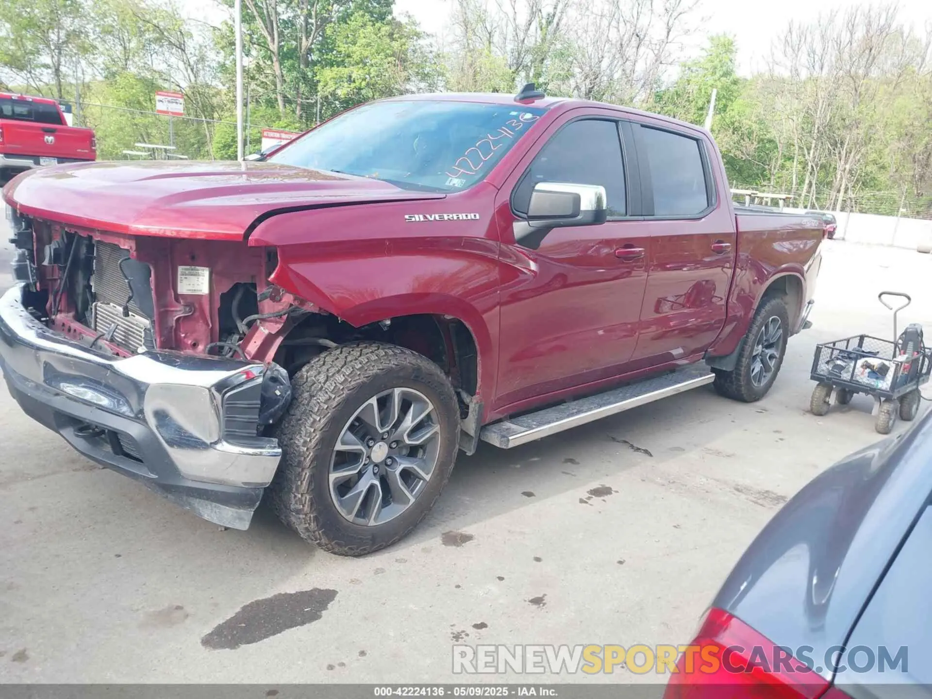 2 Photograph of a damaged car 3GCPYDEK9LG137513 CHEVROLET SILVERADO 1500 2020