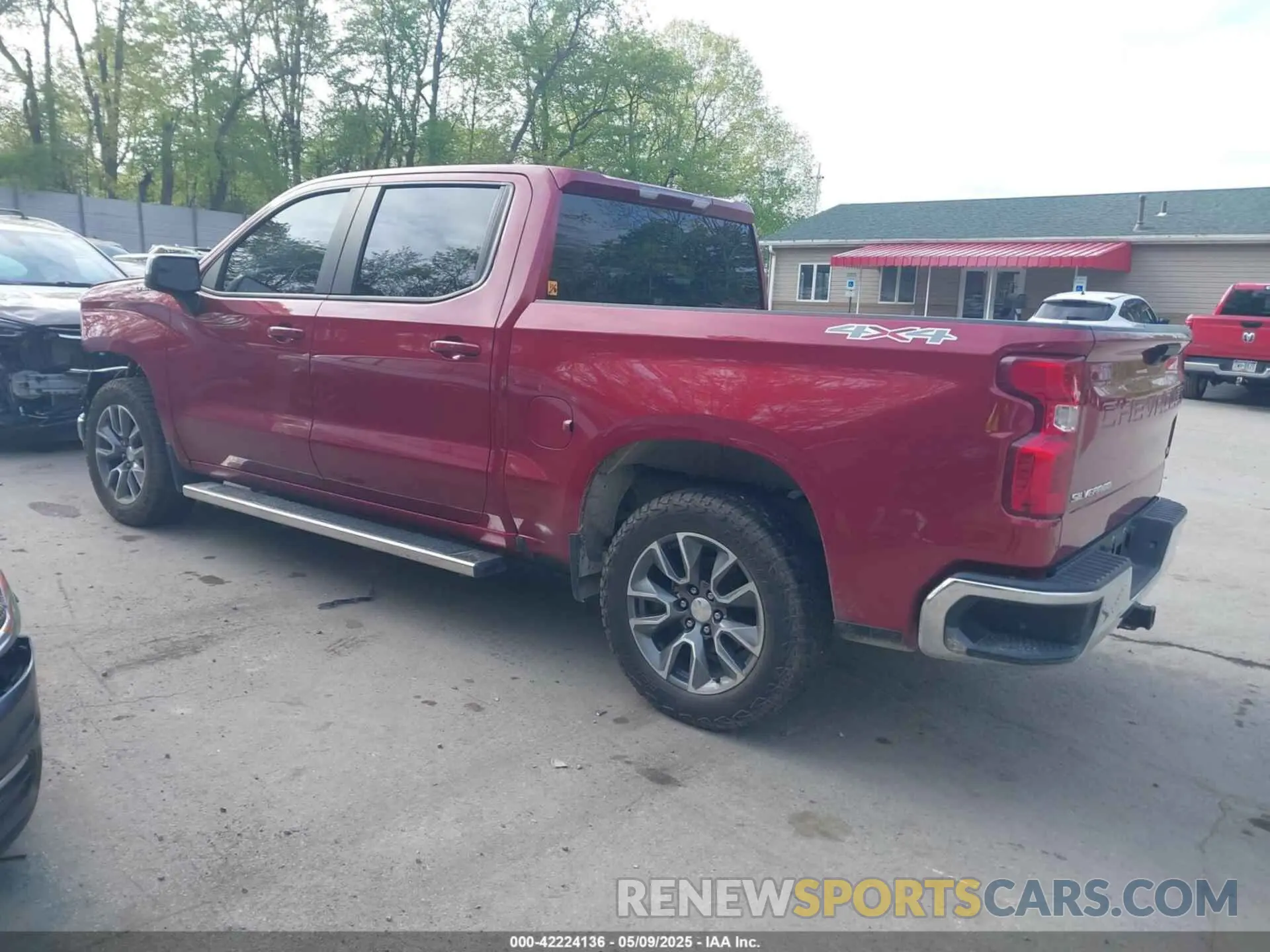3 Photograph of a damaged car 3GCPYDEK9LG137513 CHEVROLET SILVERADO 1500 2020