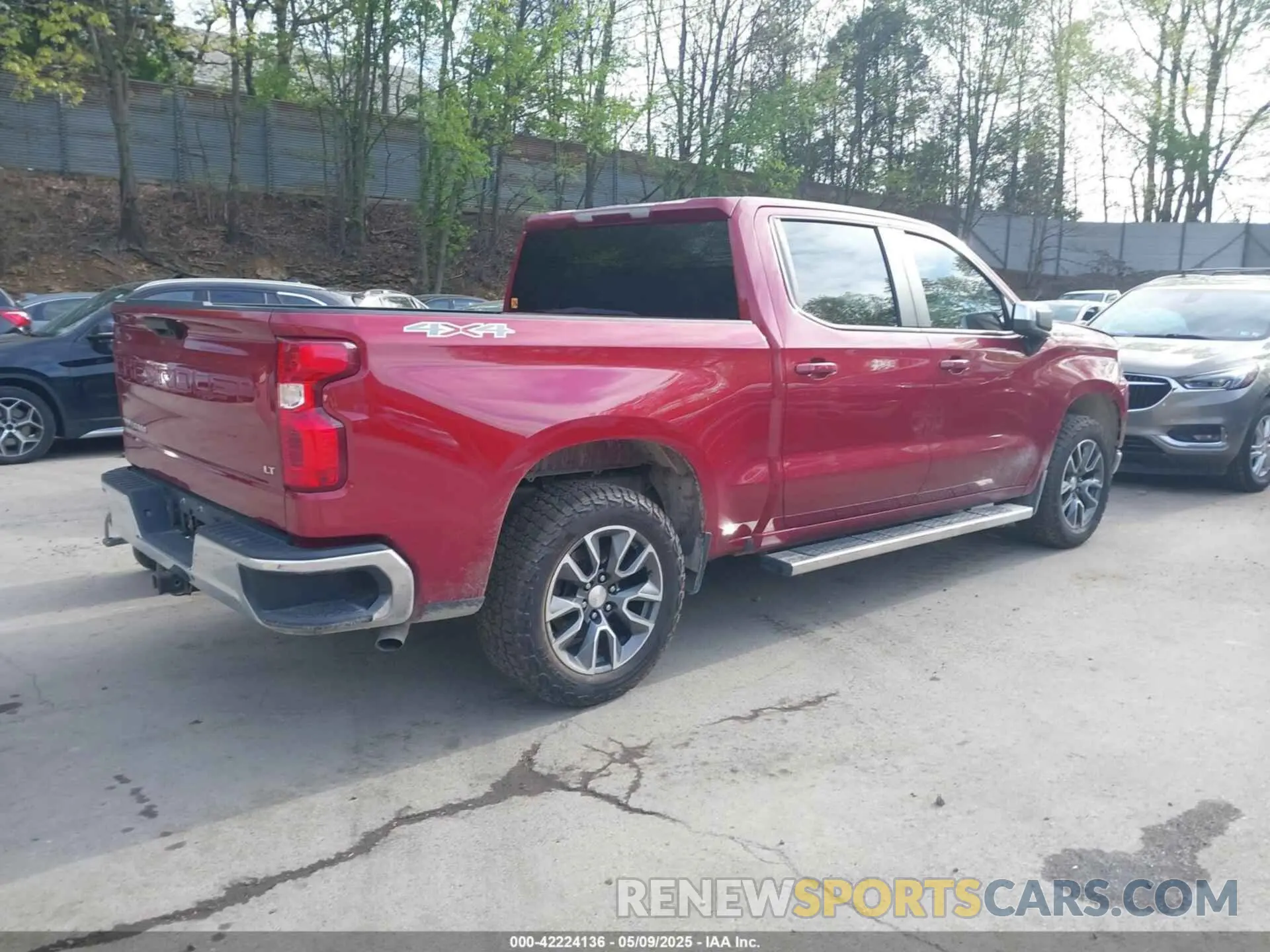 4 Photograph of a damaged car 3GCPYDEK9LG137513 CHEVROLET SILVERADO 1500 2020
