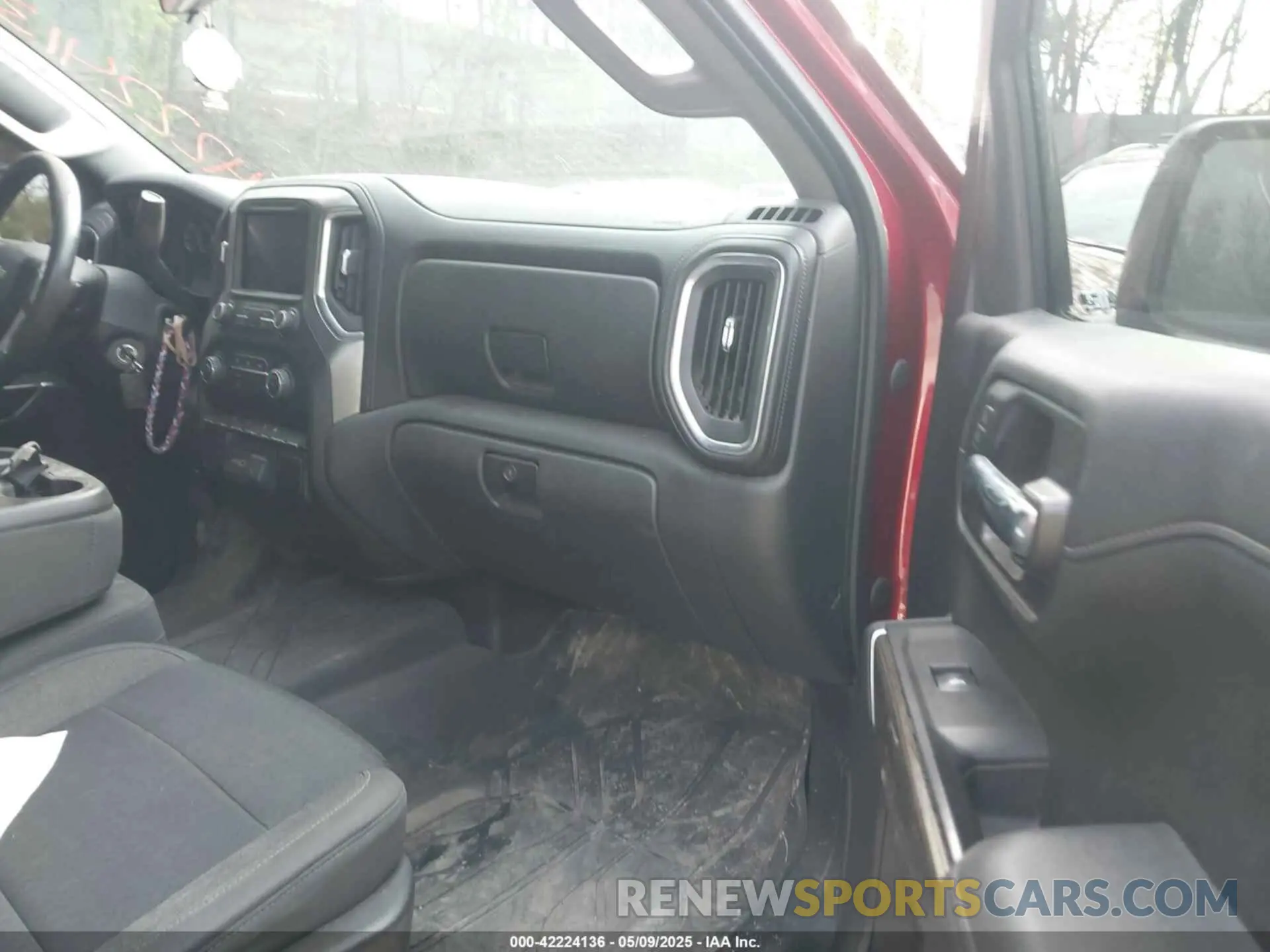 5 Photograph of a damaged car 3GCPYDEK9LG137513 CHEVROLET SILVERADO 1500 2020