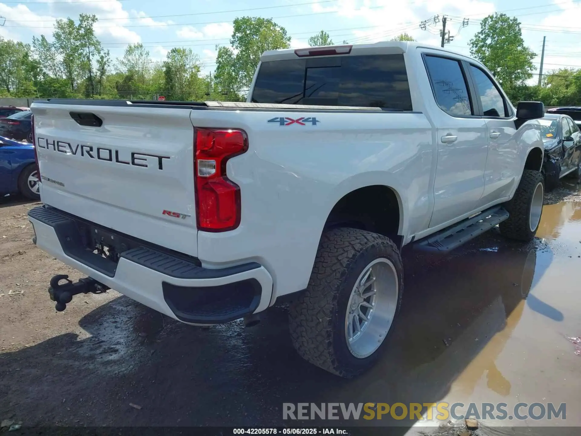 4 Photograph of a damaged car 3GCPYEEK2LG156006 CHEVROLET SILVERADO 1500 2020