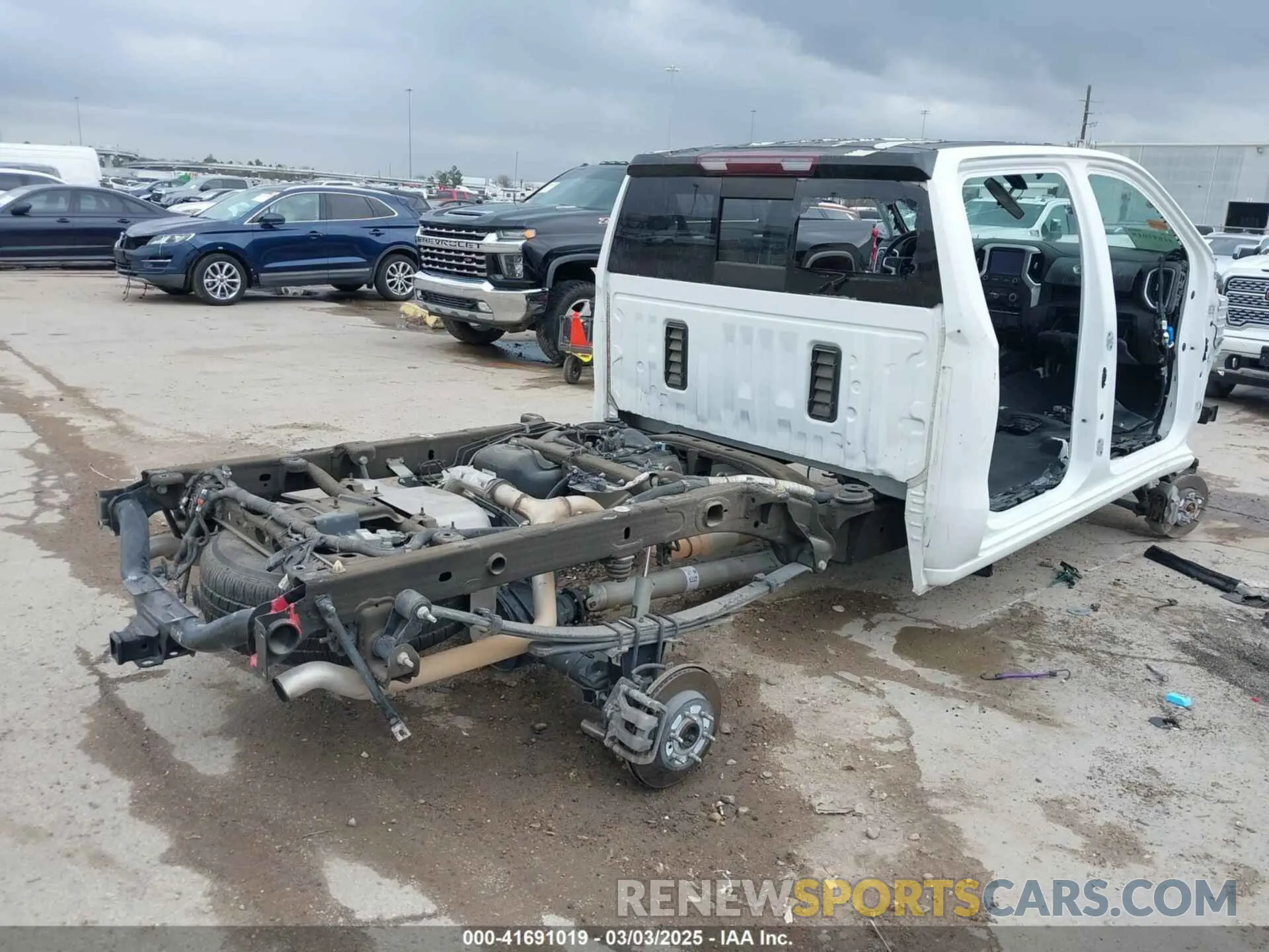 4 Photograph of a damaged car 3GCPYFEDXLG418538 CHEVROLET SILVERADO 1500 2020