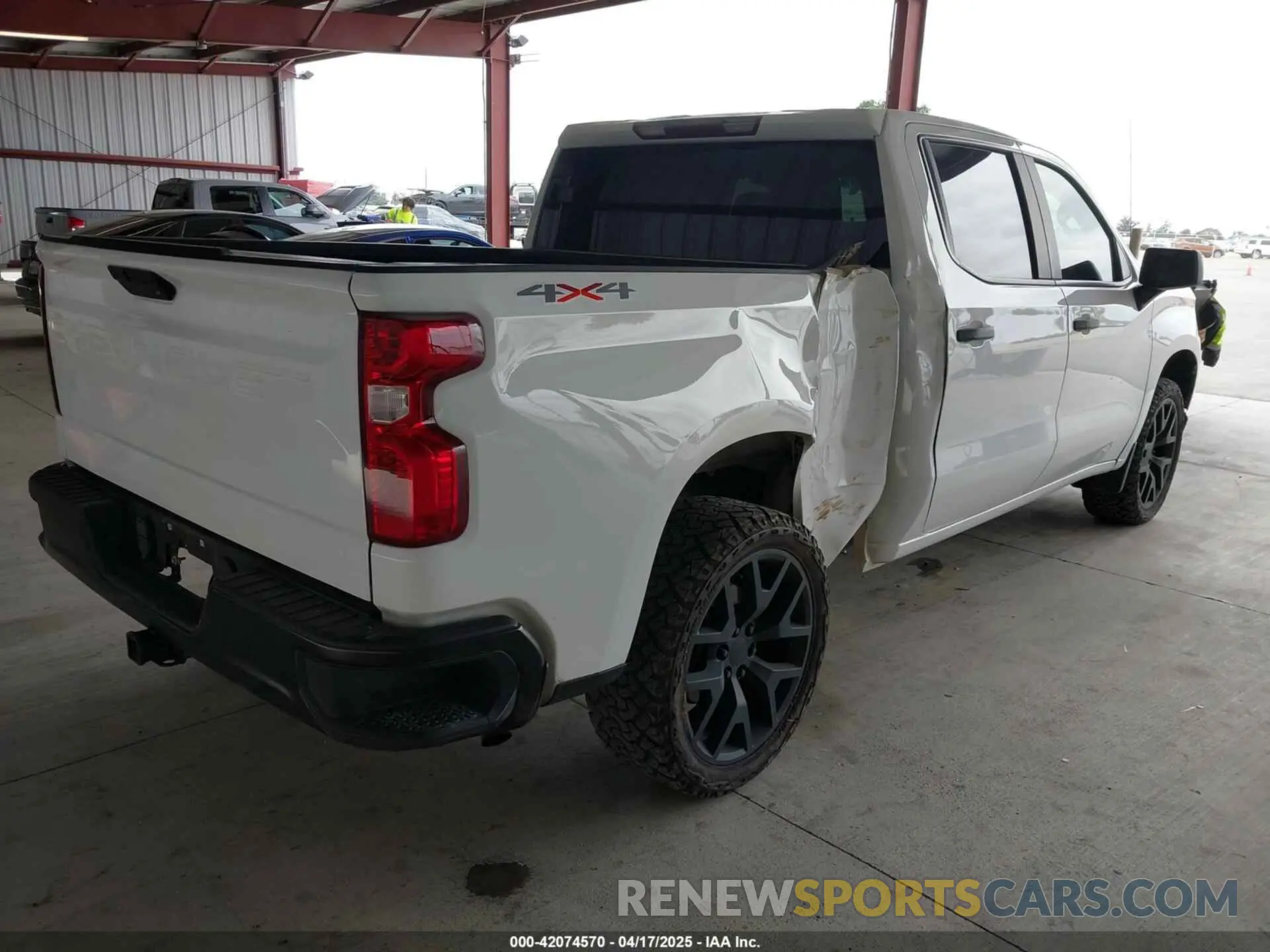 4 Photograph of a damaged car 3GCUYAEFXLG260807 CHEVROLET SILVERADO 1500 2020