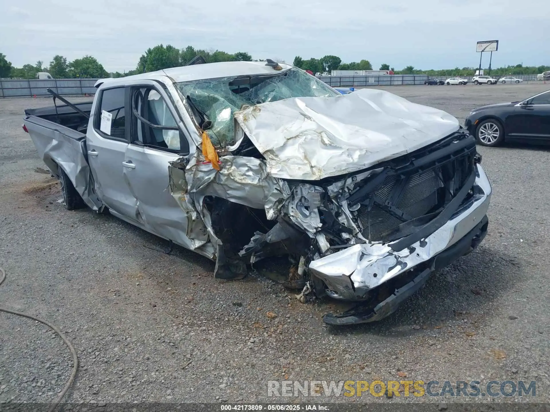 1 Photograph of a damaged car 3GCUYDED3LG258445 CHEVROLET SILVERADO 1500 2020