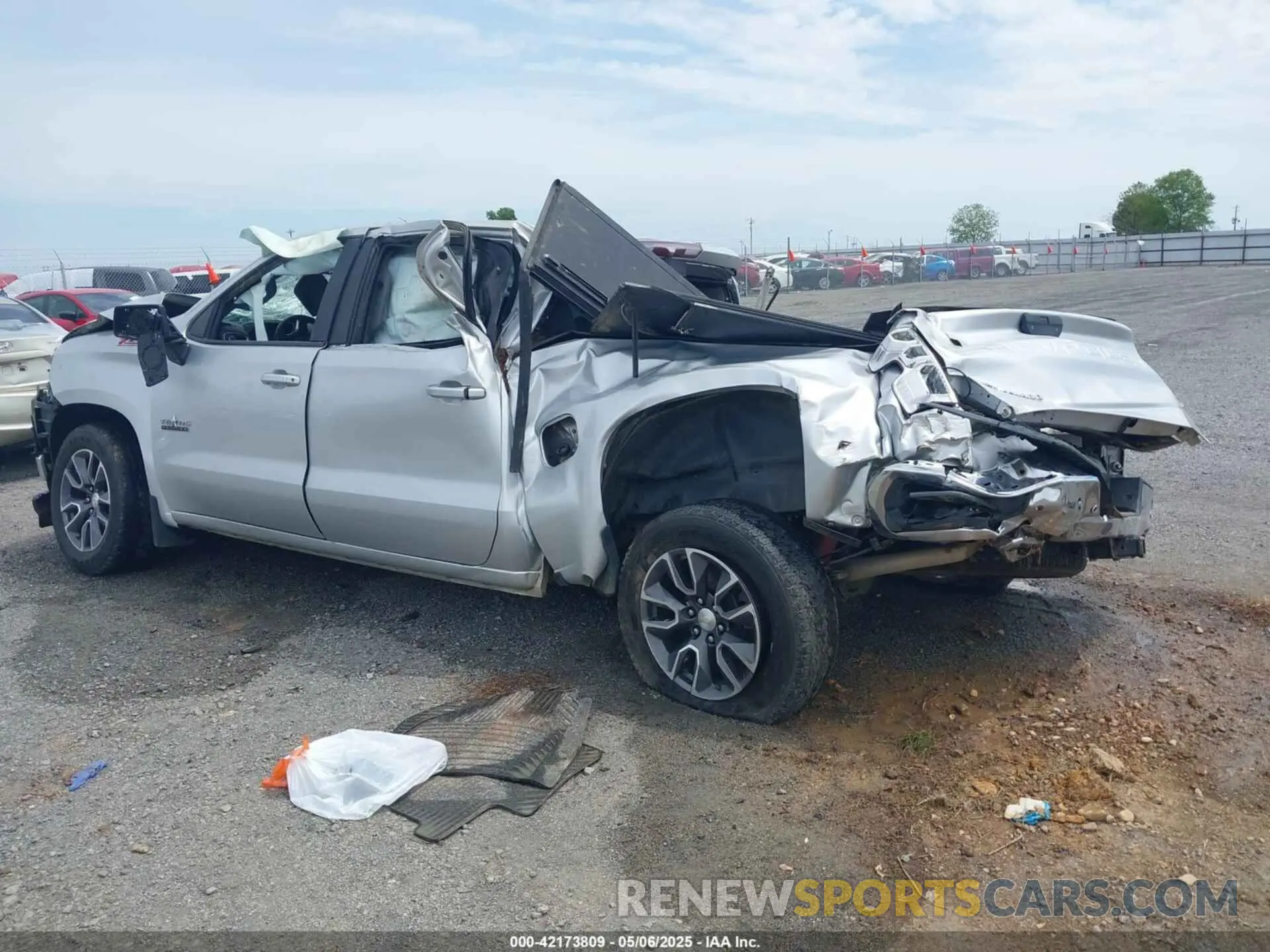 3 Photograph of a damaged car 3GCUYDED3LG258445 CHEVROLET SILVERADO 1500 2020