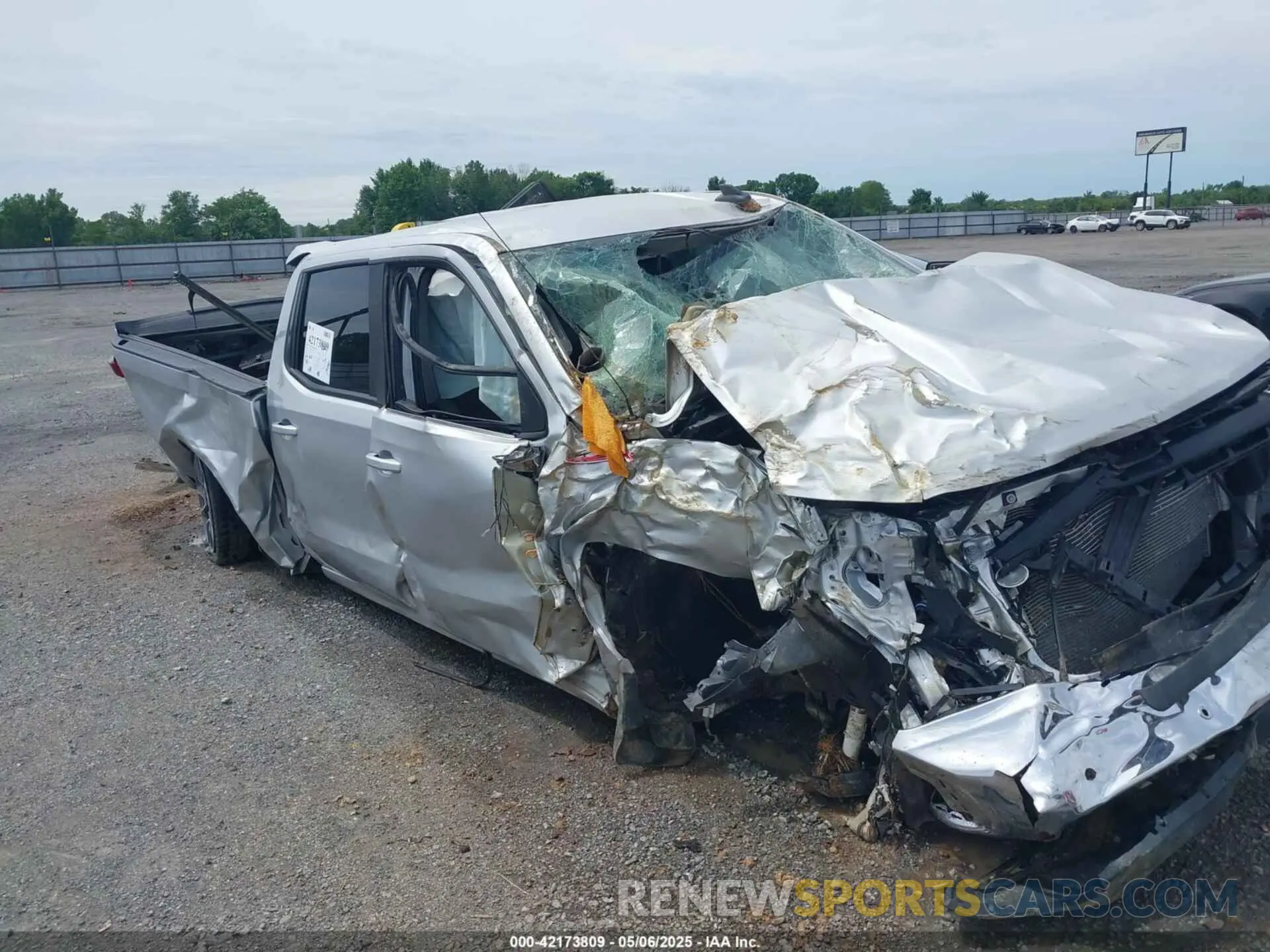 6 Photograph of a damaged car 3GCUYDED3LG258445 CHEVROLET SILVERADO 1500 2020