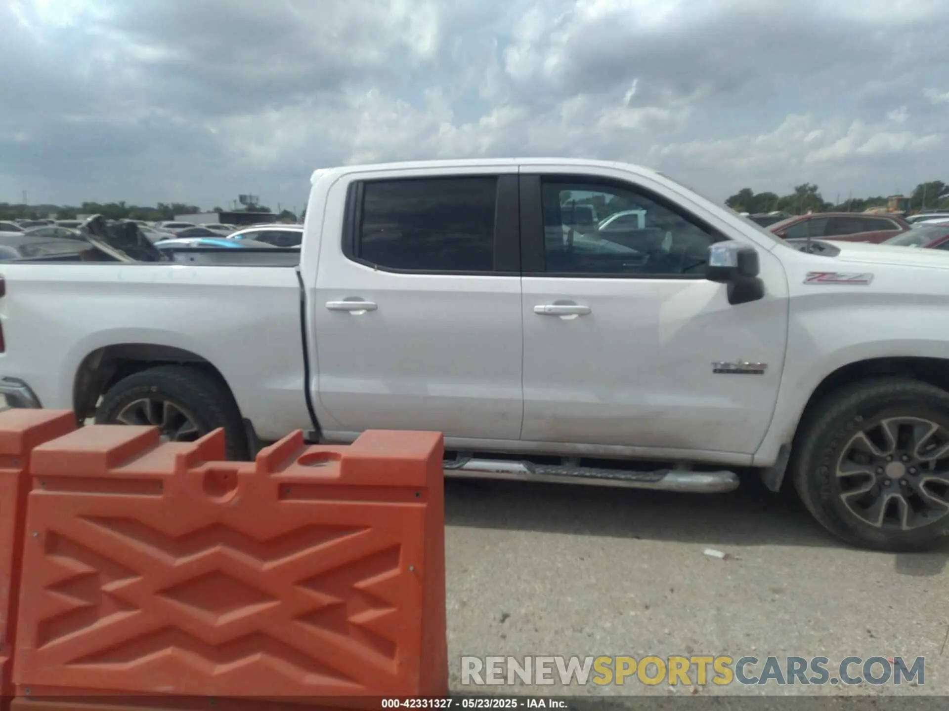 13 Photograph of a damaged car 3GCUYDED6LG172076 CHEVROLET SILVERADO 1500 2020