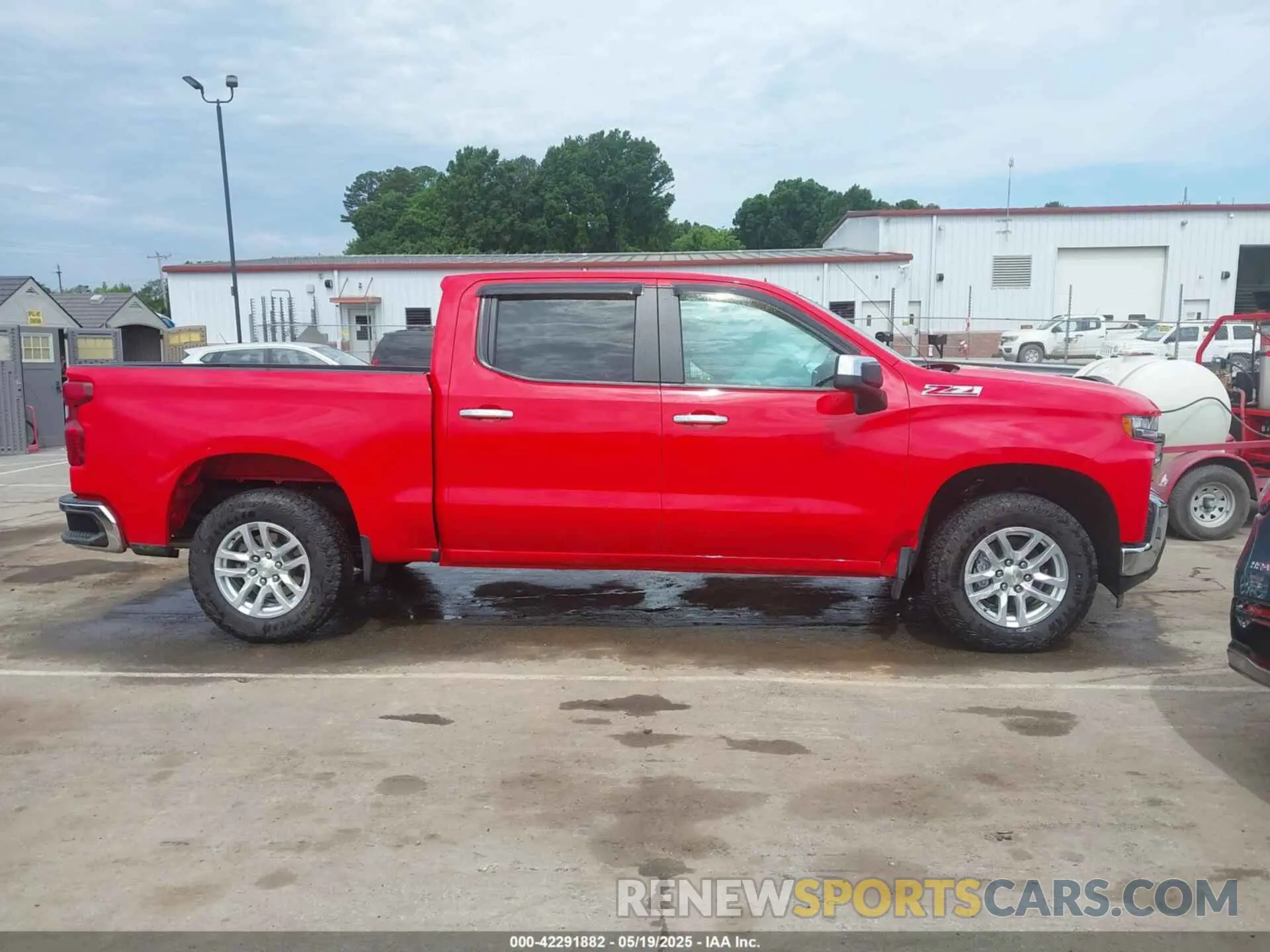 13 Photograph of a damaged car 3GCUYDED6LG418611 CHEVROLET SILVERADO 1500 2020