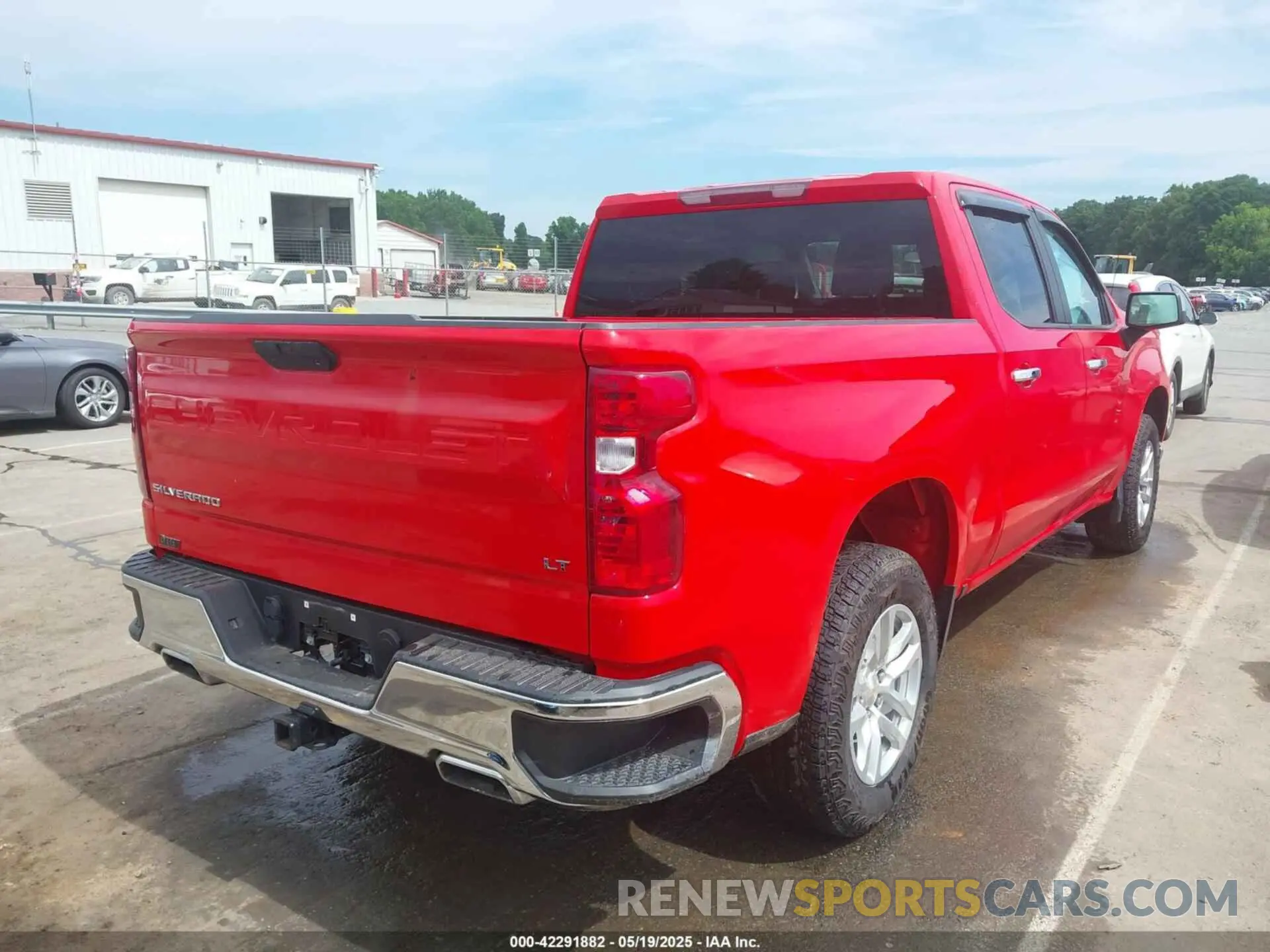4 Photograph of a damaged car 3GCUYDED6LG418611 CHEVROLET SILVERADO 1500 2020
