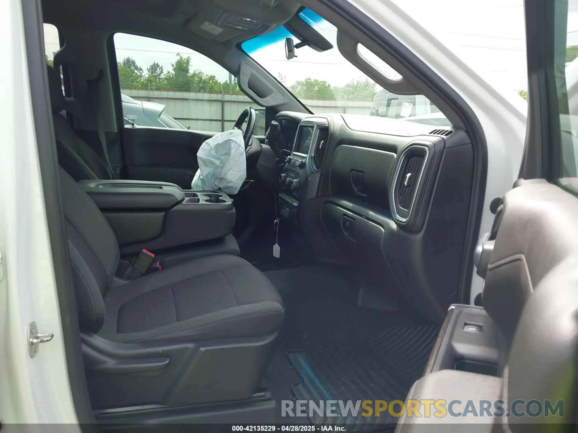 5 Photograph of a damaged car 3GCUYDED7LG274258 CHEVROLET SILVERADO 1500 2020