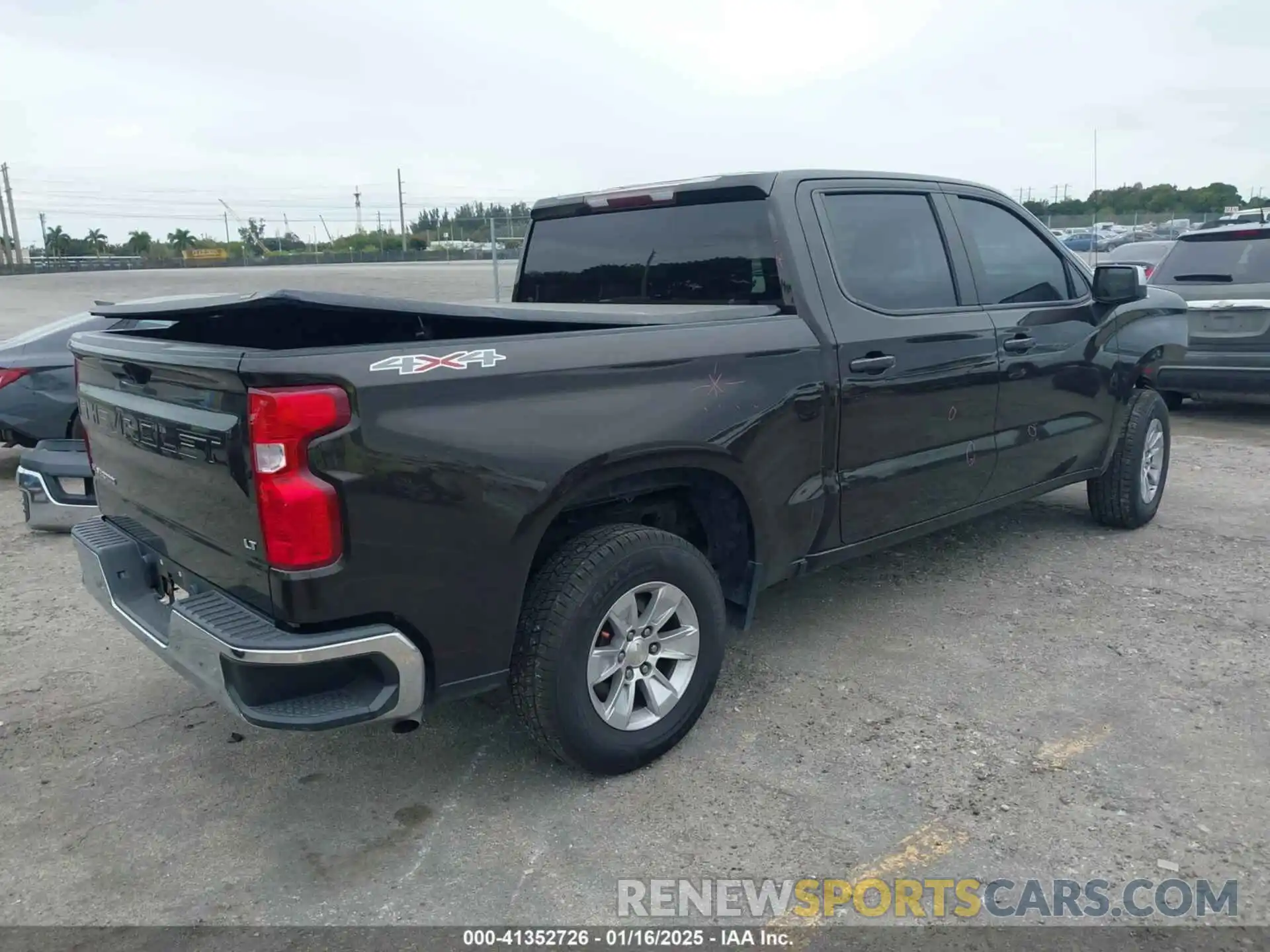 4 Photograph of a damaged car 3GCUYDED7LG296485 CHEVROLET SILVERADO 1500 2020