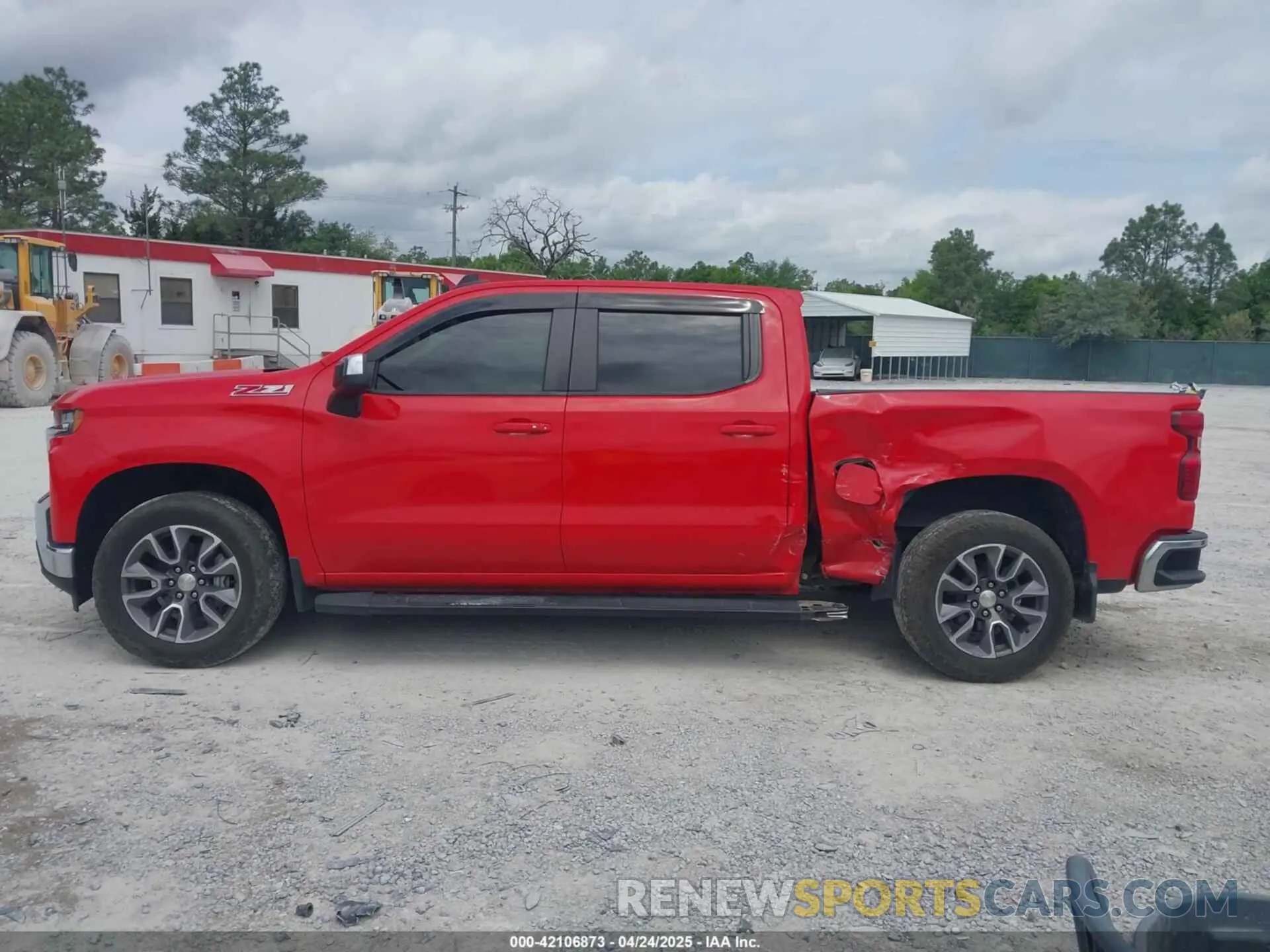14 Photograph of a damaged car 3GCUYDED8LG422725 CHEVROLET SILVERADO 1500 2020