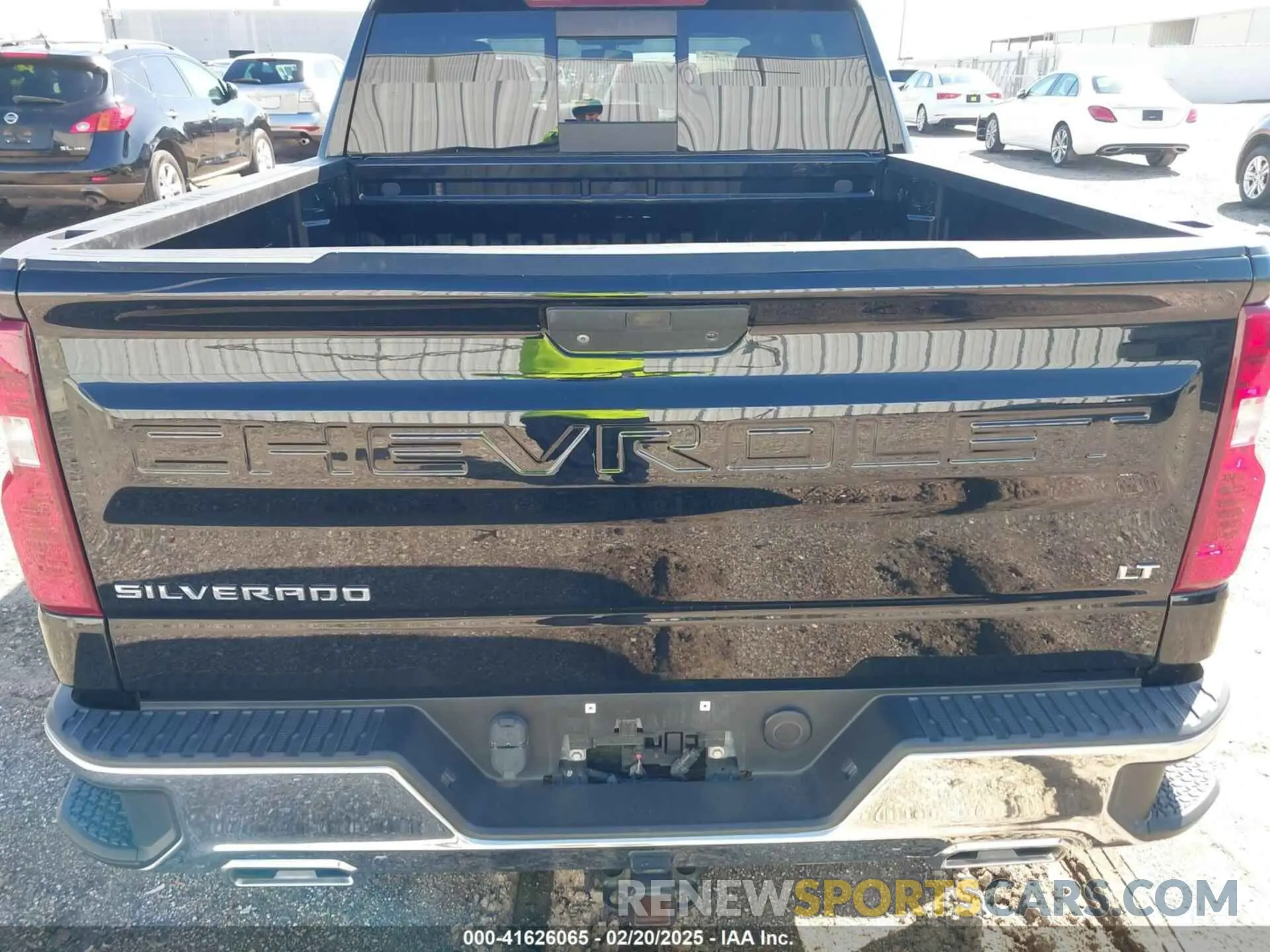 17 Photograph of a damaged car 3GCUYDET1LG115145 CHEVROLET SILVERADO 1500 2020