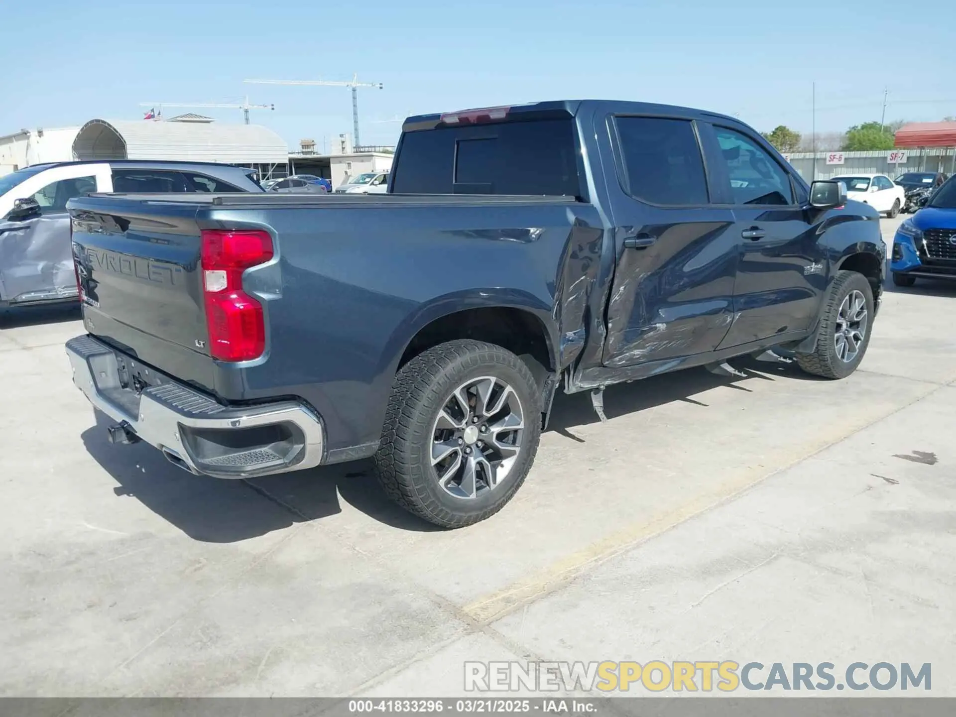 4 Photograph of a damaged car 3GCUYDET2LG239280 CHEVROLET SILVERADO 1500 2020
