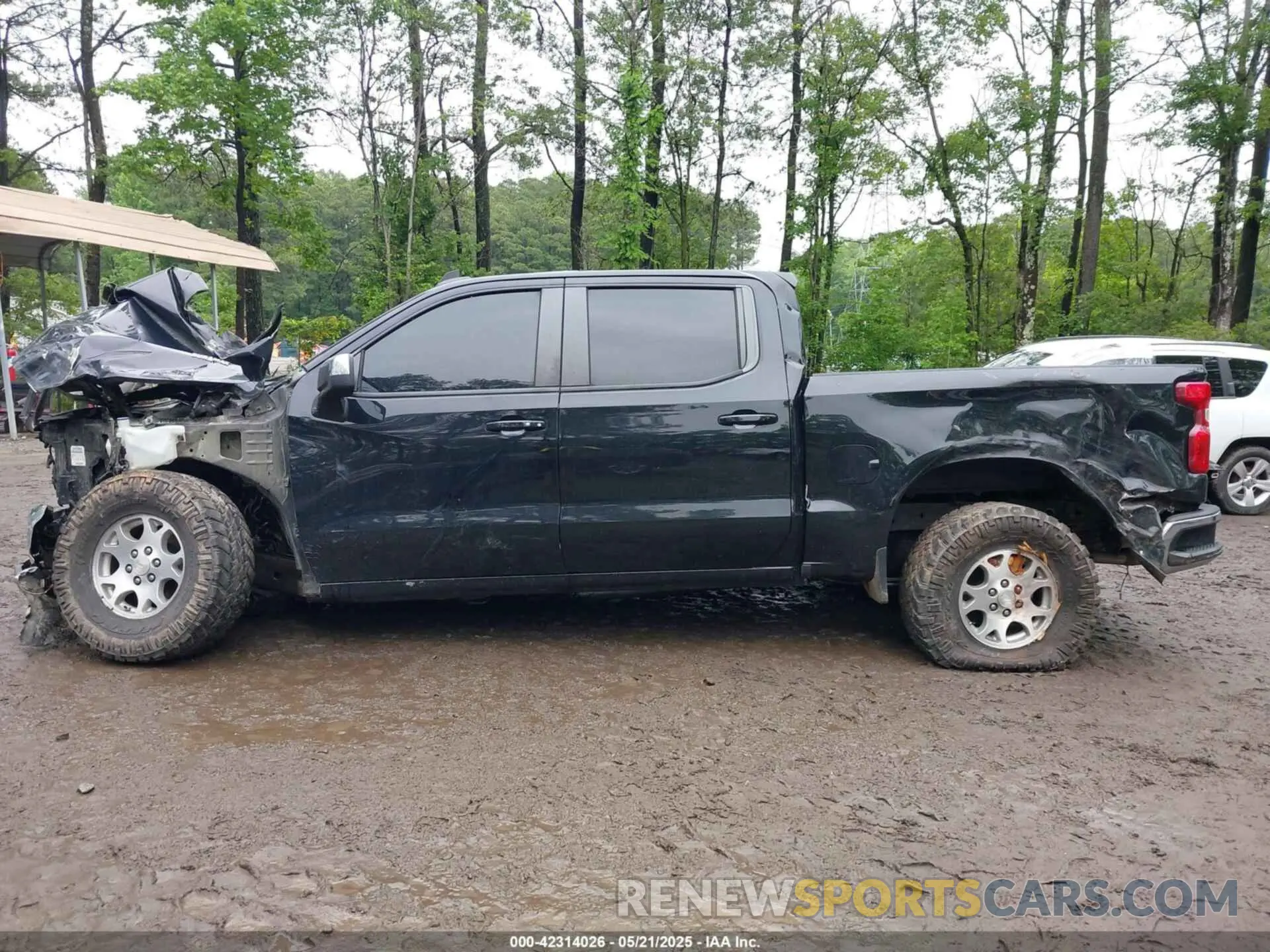 13 Photograph of a damaged car 3GCUYDET6LG335901 CHEVROLET SILVERADO 1500 2020