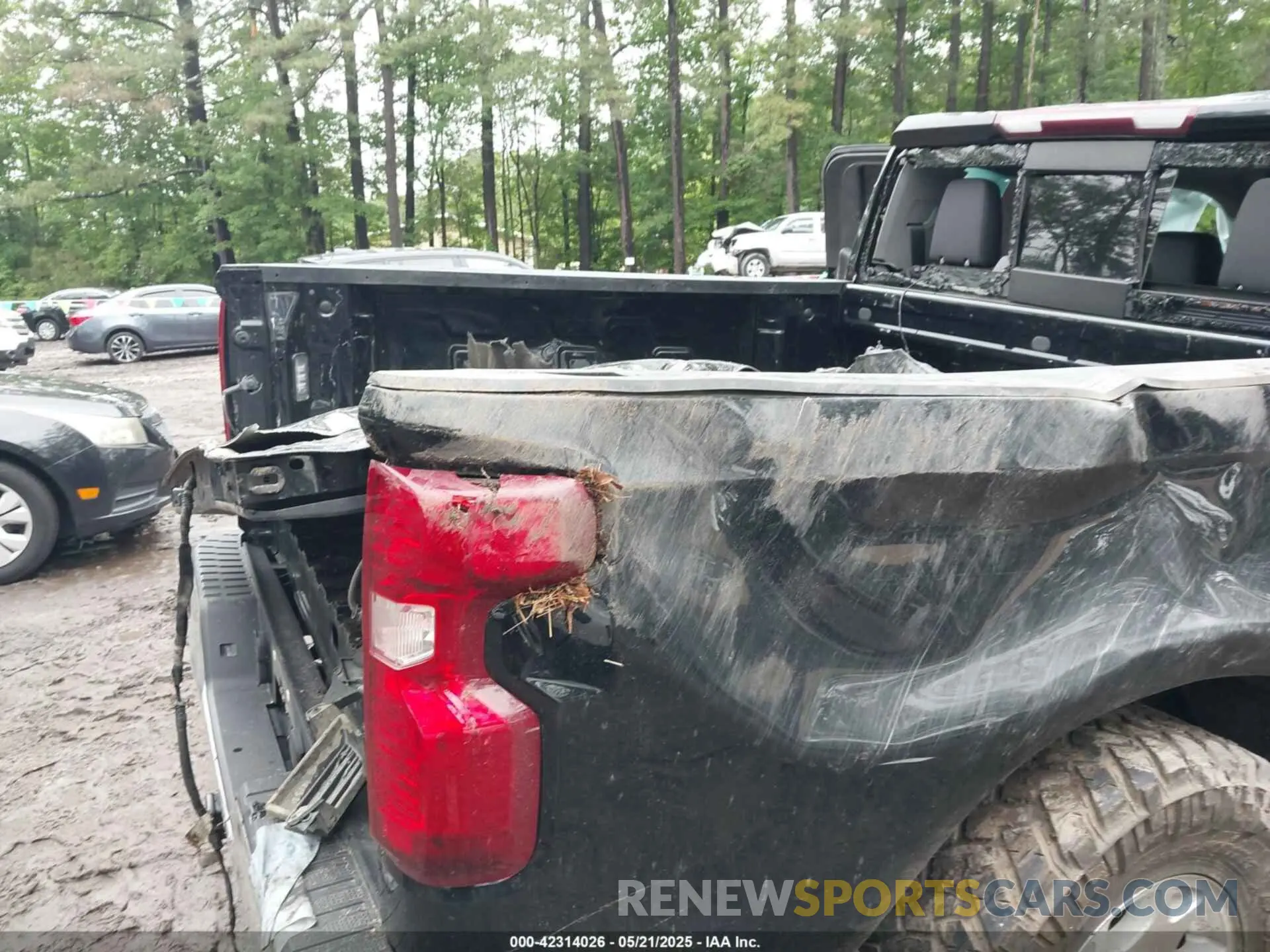 6 Photograph of a damaged car 3GCUYDET6LG335901 CHEVROLET SILVERADO 1500 2020