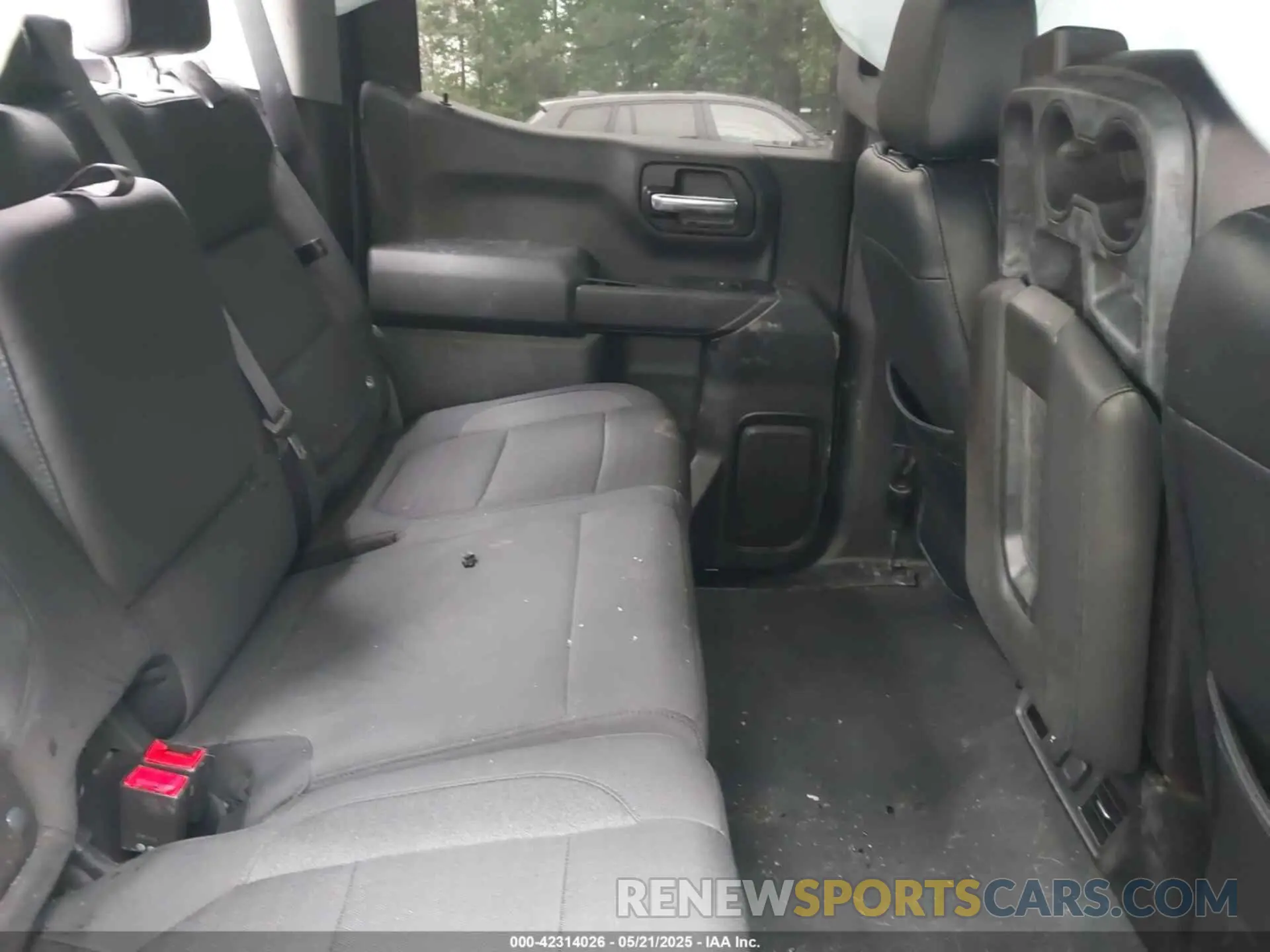 8 Photograph of a damaged car 3GCUYDET6LG335901 CHEVROLET SILVERADO 1500 2020
