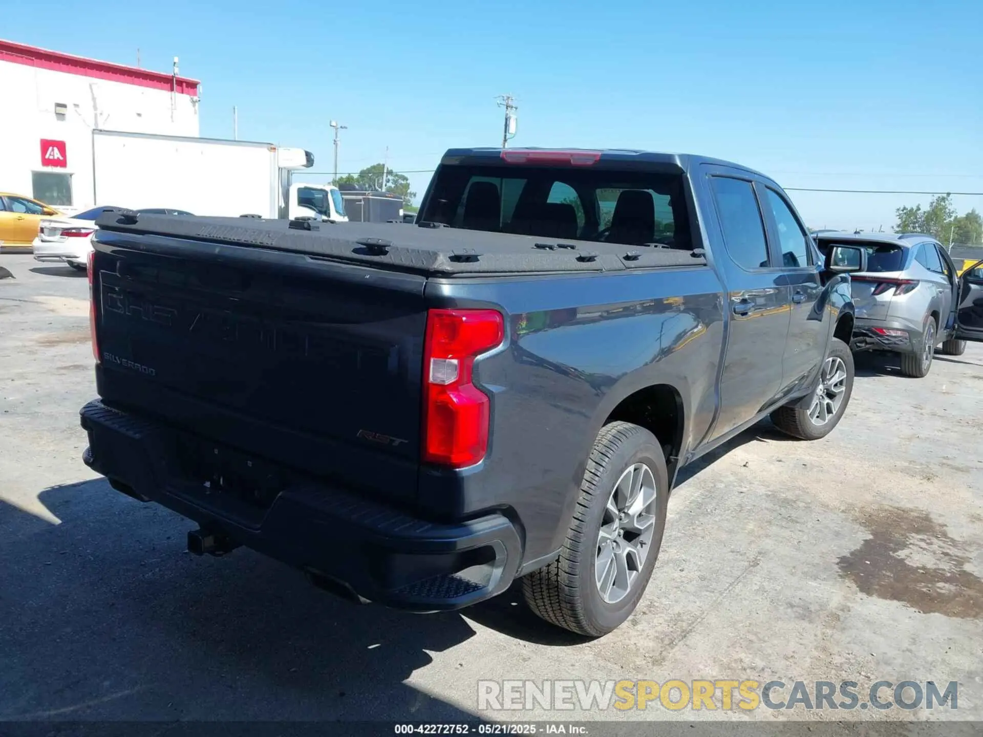 4 Photograph of a damaged car 3GCUYEED4LG101285 CHEVROLET SILVERADO 1500 2020