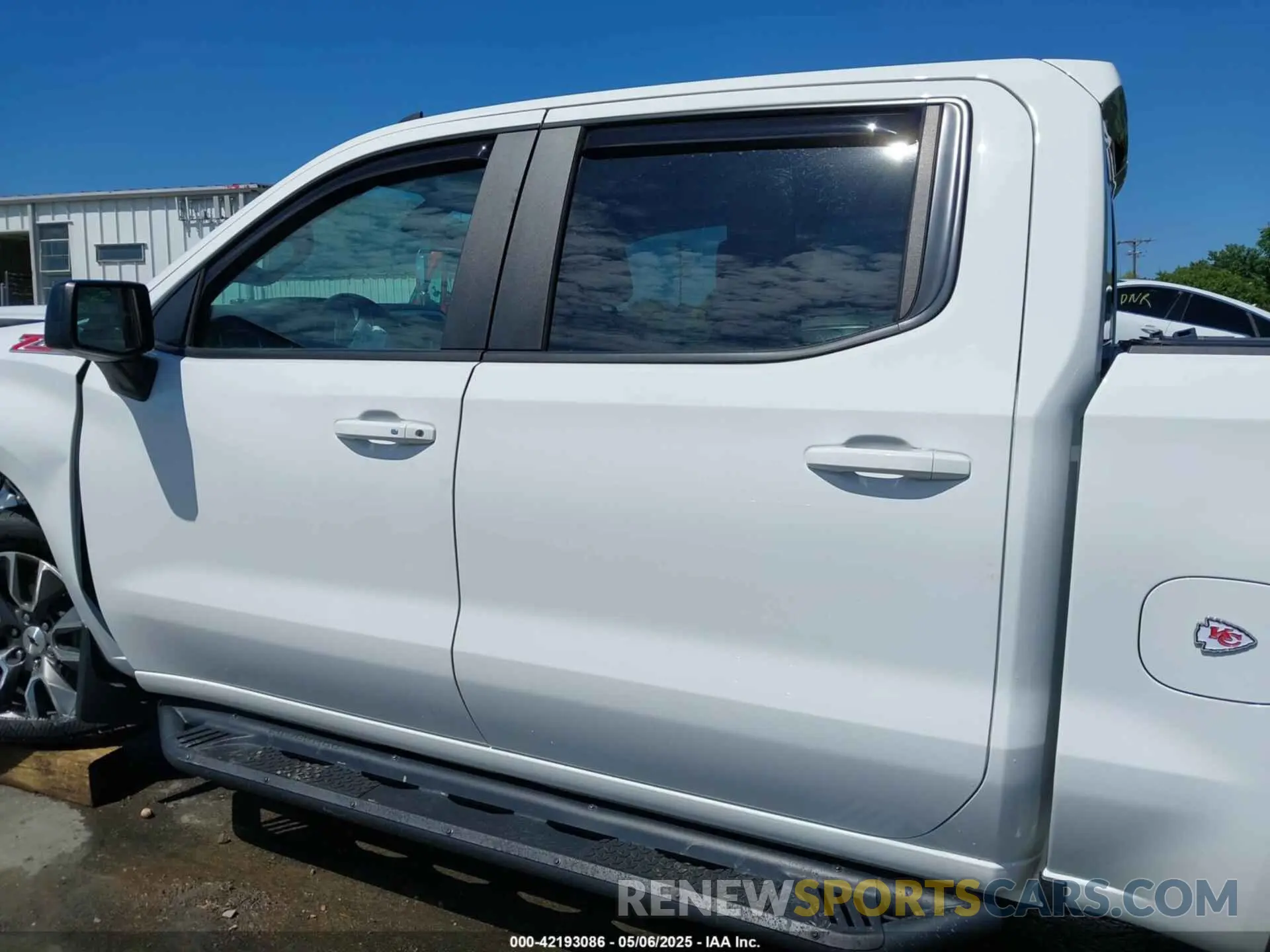 13 Photograph of a damaged car 3GCUYEED5LG141651 CHEVROLET SILVERADO 1500 2020