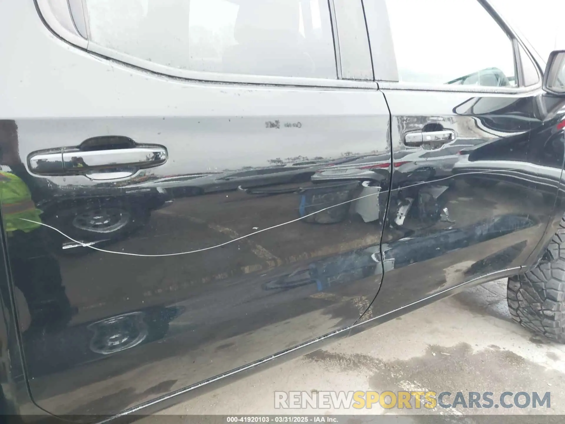 17 Photograph of a damaged car 3GCUYEED5LG303231 CHEVROLET SILVERADO 1500 2020