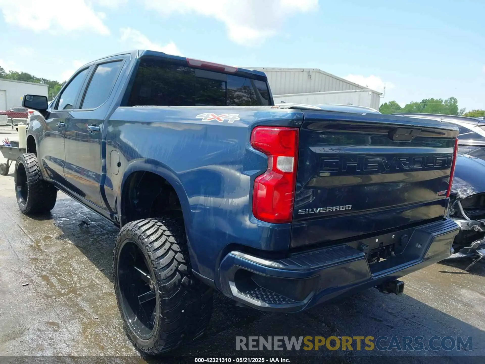 3 Photograph of a damaged car 3GCUYEED7LG210713 CHEVROLET SILVERADO 1500 2020