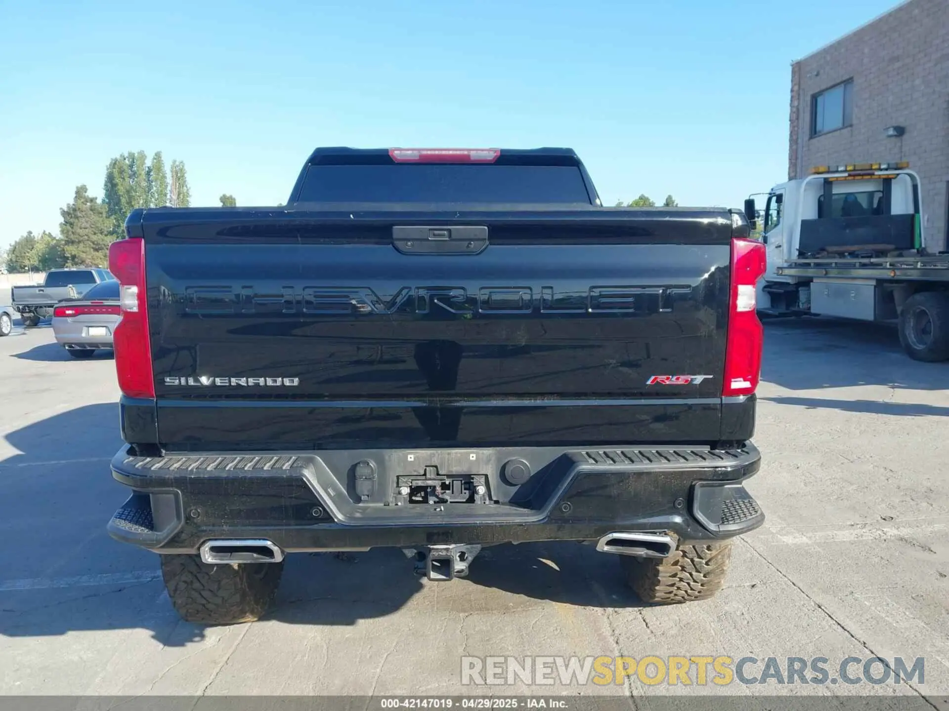 17 Photograph of a damaged car 3GCUYEED8LG118767 CHEVROLET SILVERADO 1500 2020