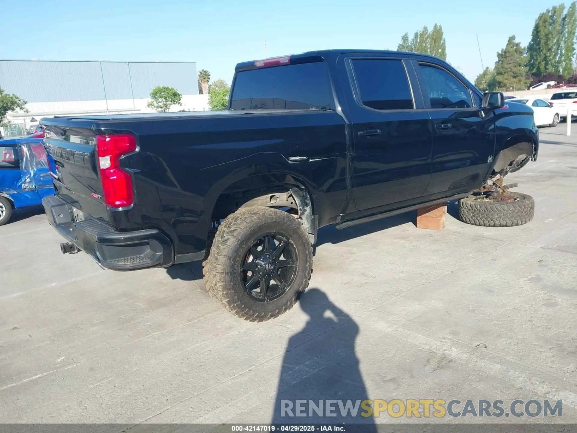 4 Photograph of a damaged car 3GCUYEED8LG118767 CHEVROLET SILVERADO 1500 2020