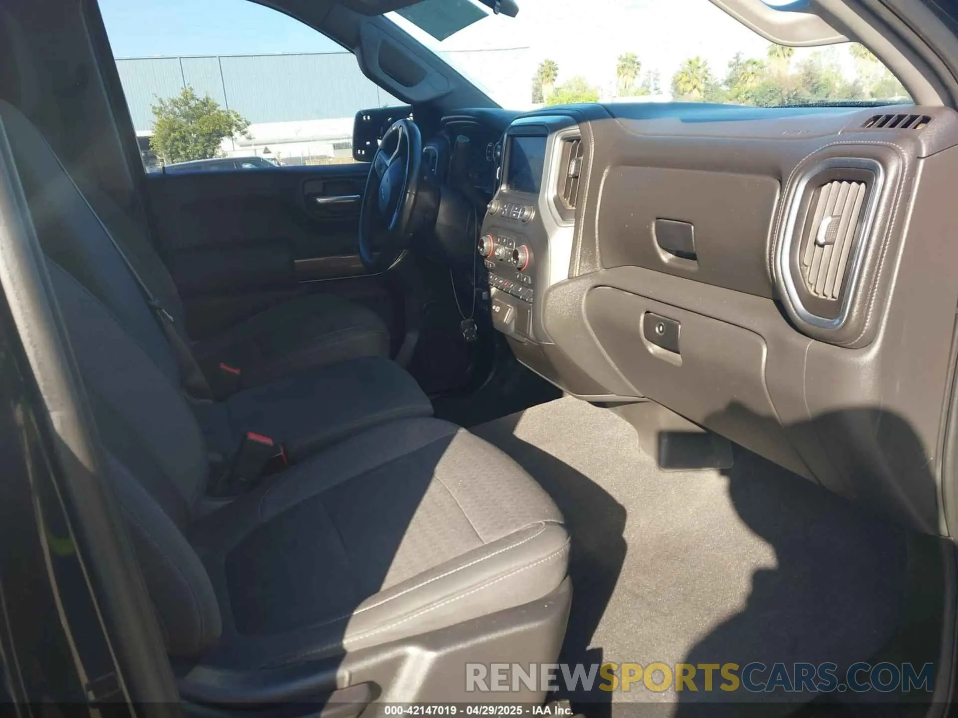 5 Photograph of a damaged car 3GCUYEED8LG118767 CHEVROLET SILVERADO 1500 2020