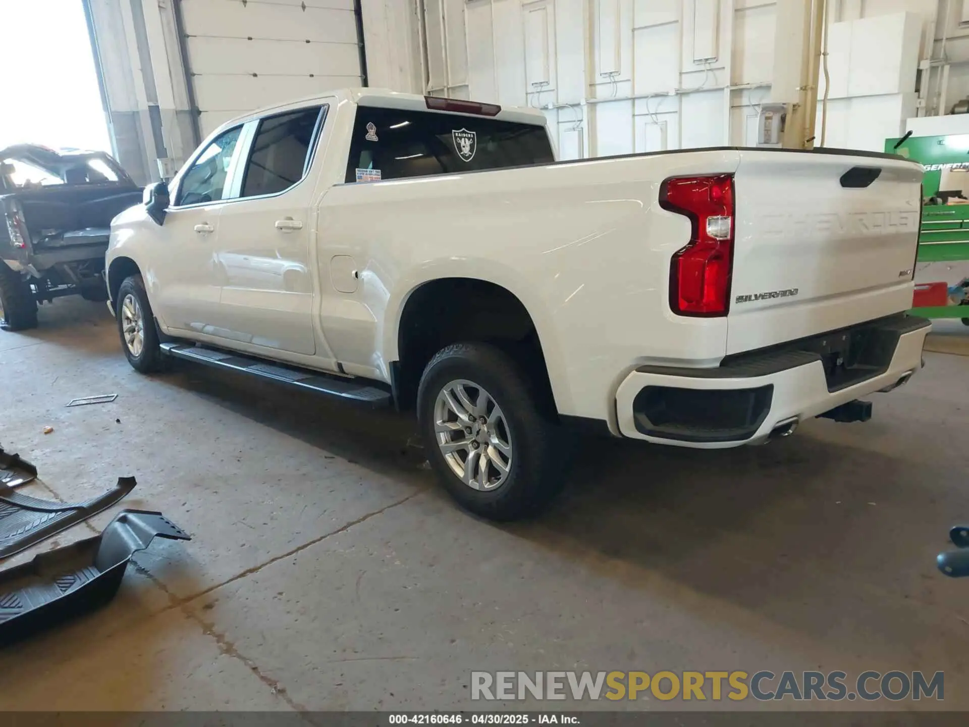 3 Photograph of a damaged car 3GCUYEEDXLG104675 CHEVROLET SILVERADO 1500 2020