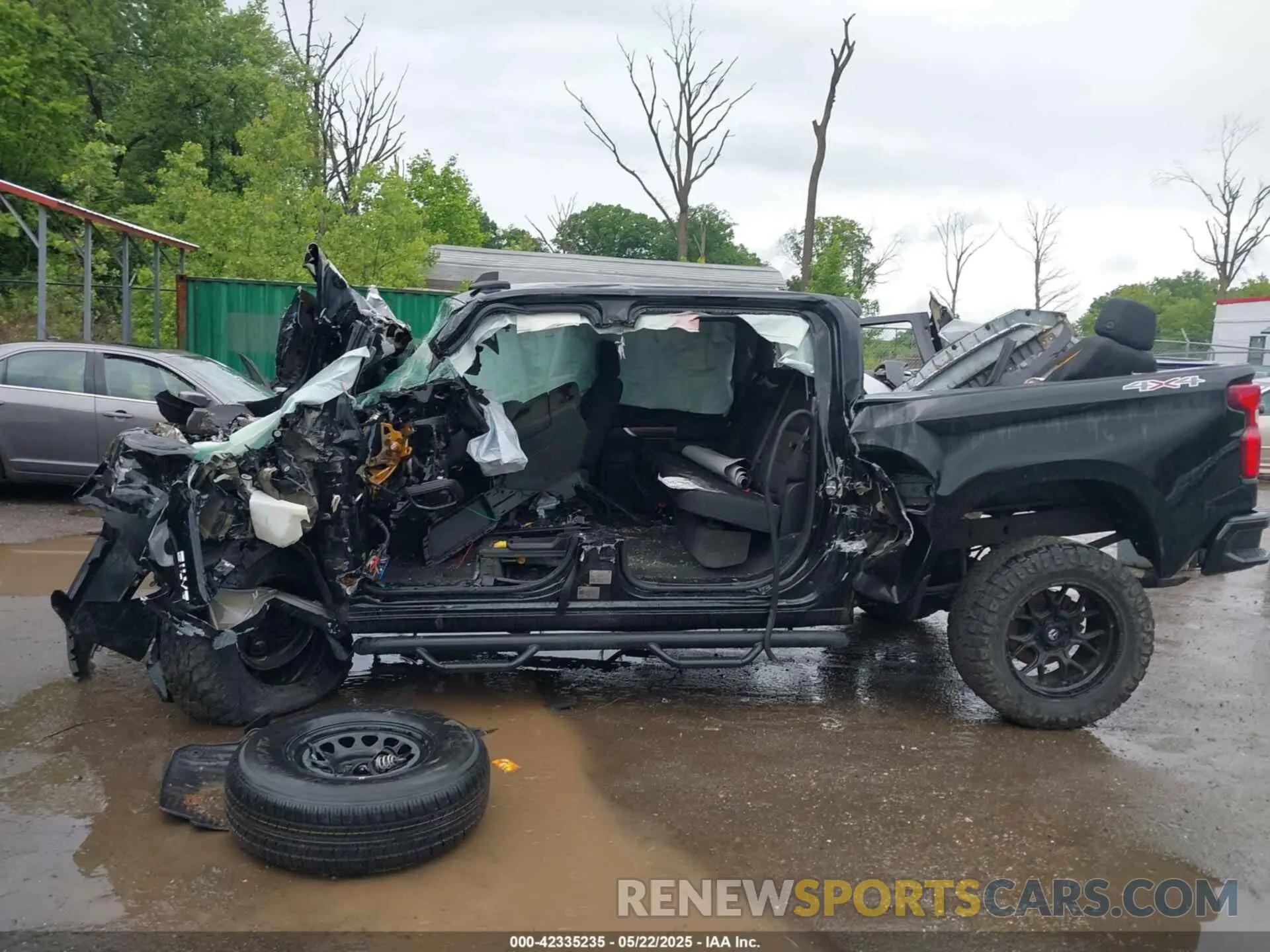 13 Photograph of a damaged car 3GCUYEEDXLG409643 CHEVROLET SILVERADO 1500 2020