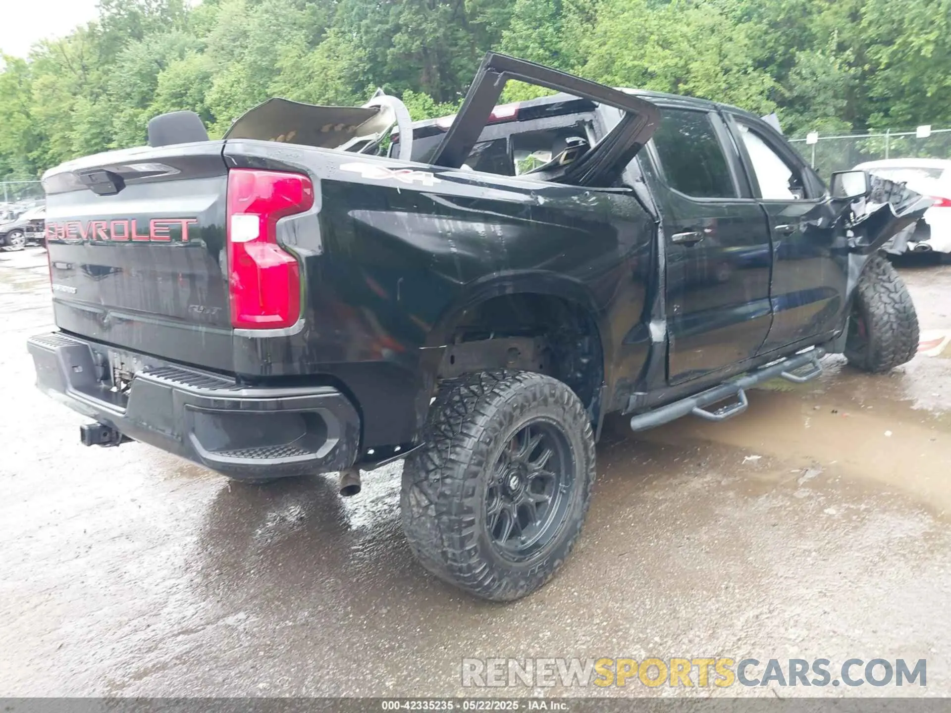 4 Photograph of a damaged car 3GCUYEEDXLG409643 CHEVROLET SILVERADO 1500 2020