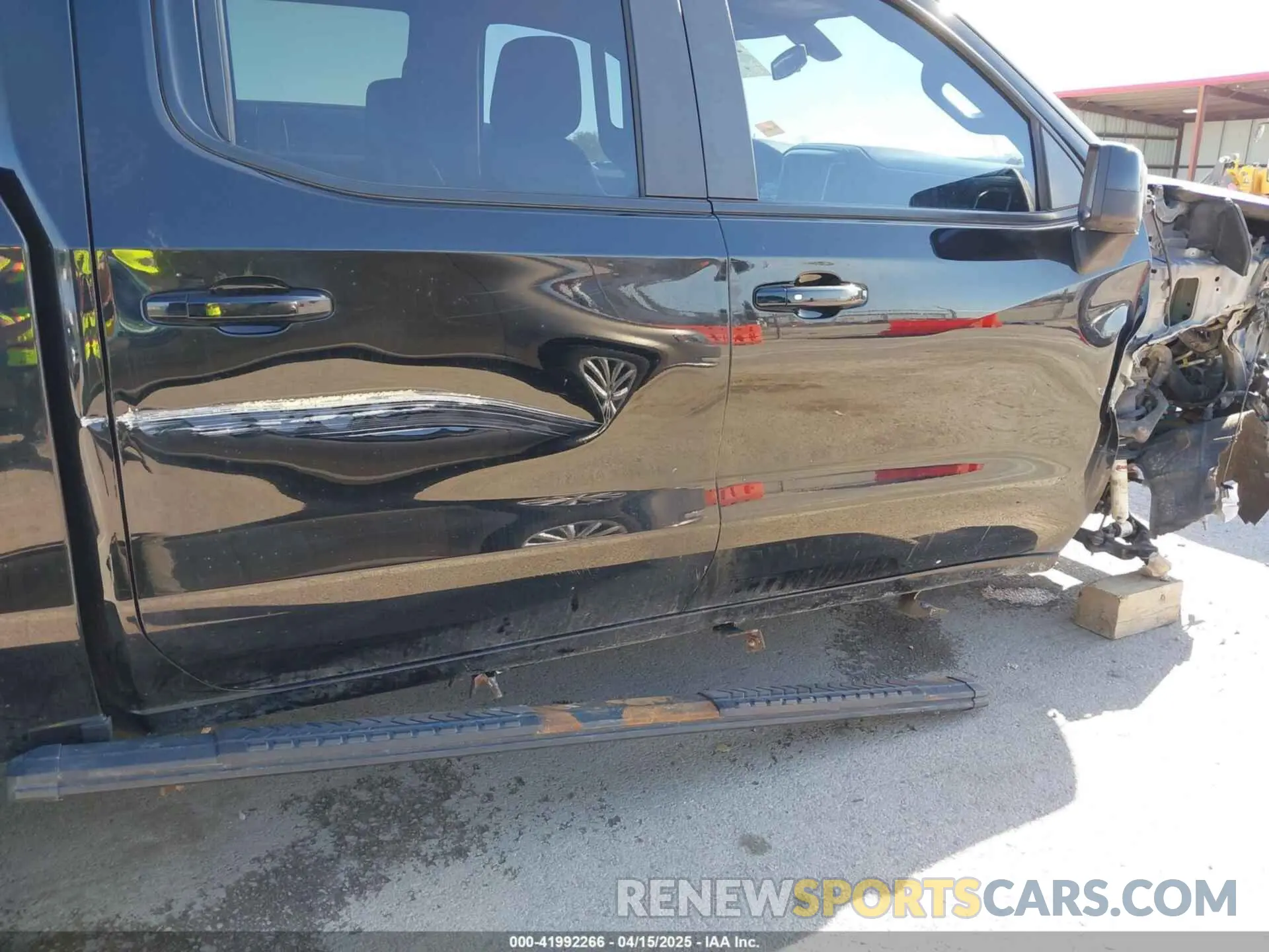18 Photograph of a damaged car 3GCUYEEL6LG286141 CHEVROLET SILVERADO 1500 2020