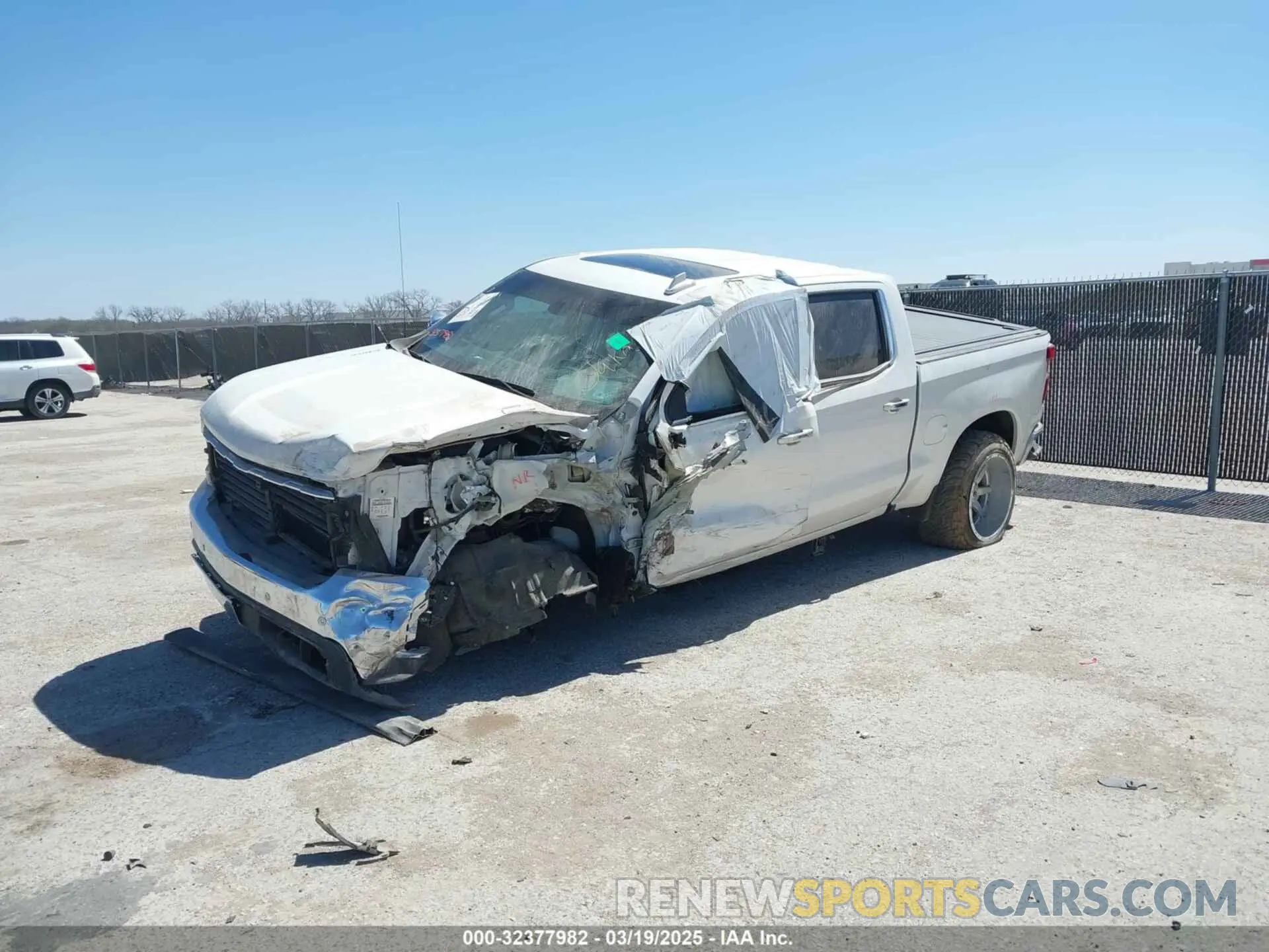 2 Photograph of a damaged car 3GCUYGET1LG370301 CHEVROLET SILVERADO 1500 2020