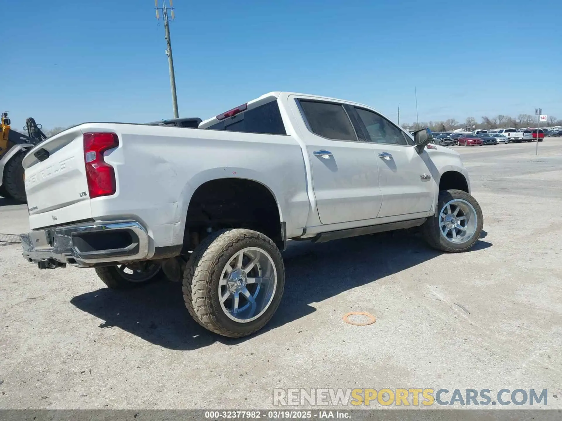 4 Photograph of a damaged car 3GCUYGET1LG370301 CHEVROLET SILVERADO 1500 2020