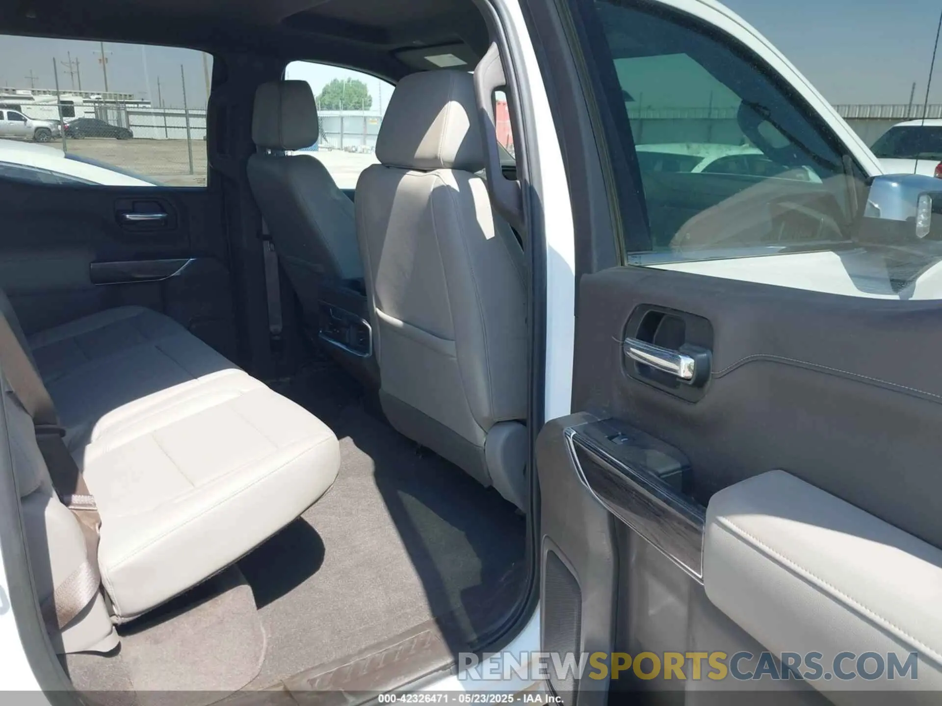 8 Photograph of a damaged car 3GCUYGET7LG386230 CHEVROLET SILVERADO 1500 2020