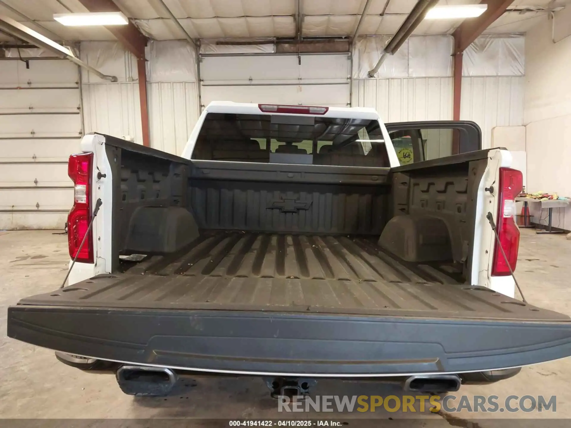 18 Photograph of a damaged car 1GCPYFEL2MZ177616 CHEVROLET SILVERADO 1500 2021