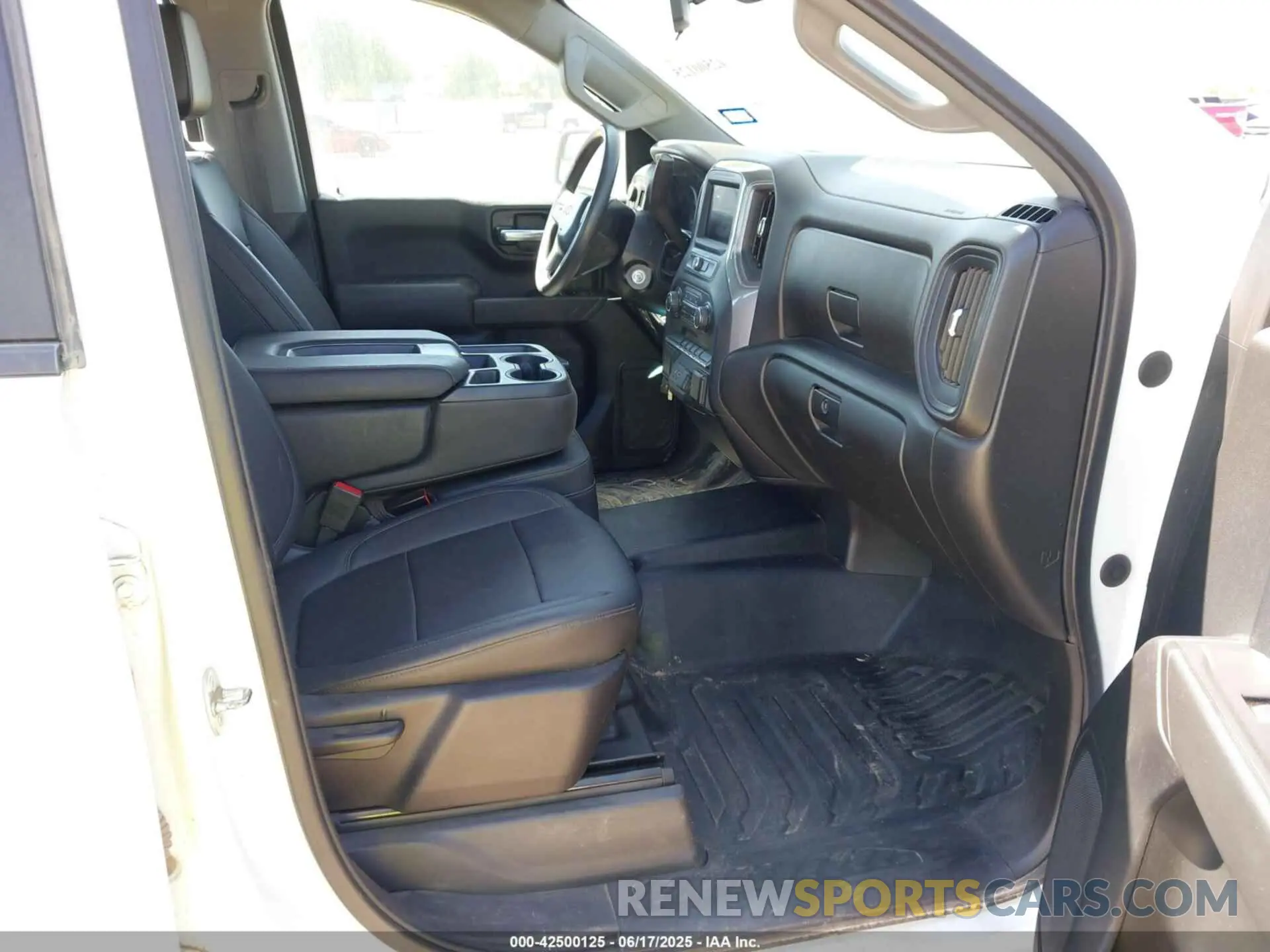 5 Photograph of a damaged car 1GCRYAEF1MZ218873 CHEVROLET SILVERADO 1500 2021