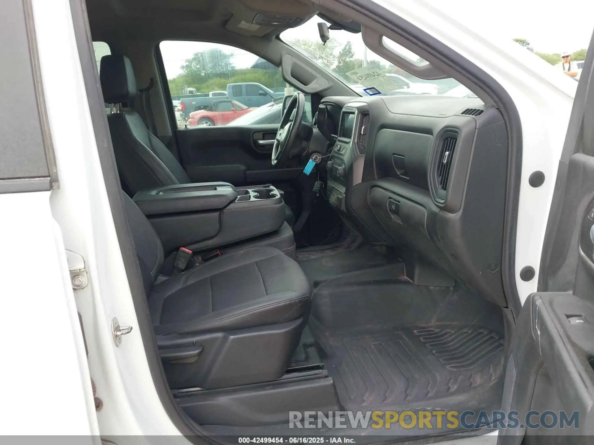 5 Photograph of a damaged car 1GCRYAEFXMZ217740 CHEVROLET SILVERADO 1500 2021