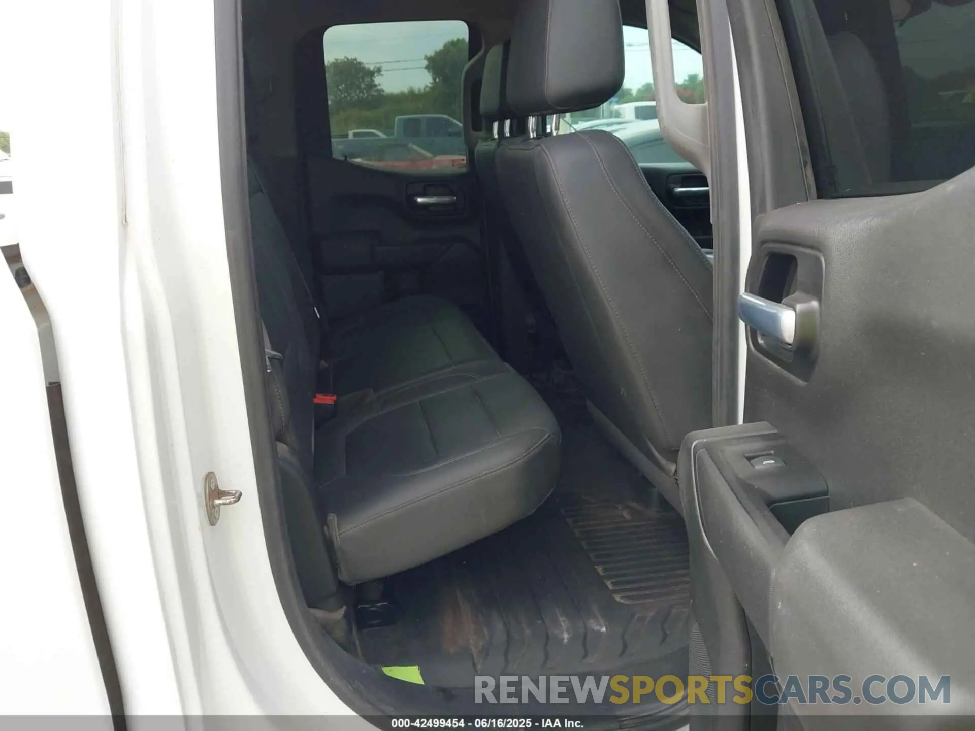 8 Photograph of a damaged car 1GCRYAEFXMZ217740 CHEVROLET SILVERADO 1500 2021