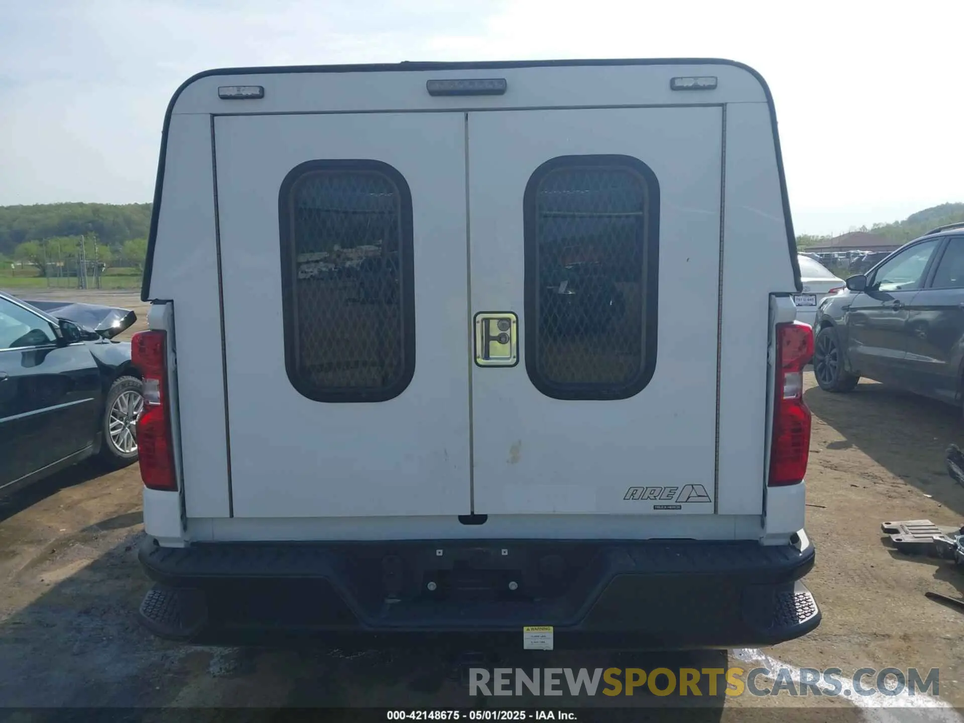 17 Photograph of a damaged car 1GCRYAEK3MZ372675 CHEVROLET SILVERADO 1500 2021