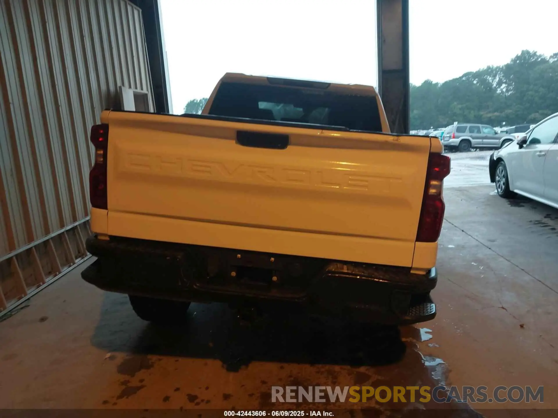 17 Photograph of a damaged car 1GCUYAEF8MZ129201 CHEVROLET SILVERADO 1500 2021