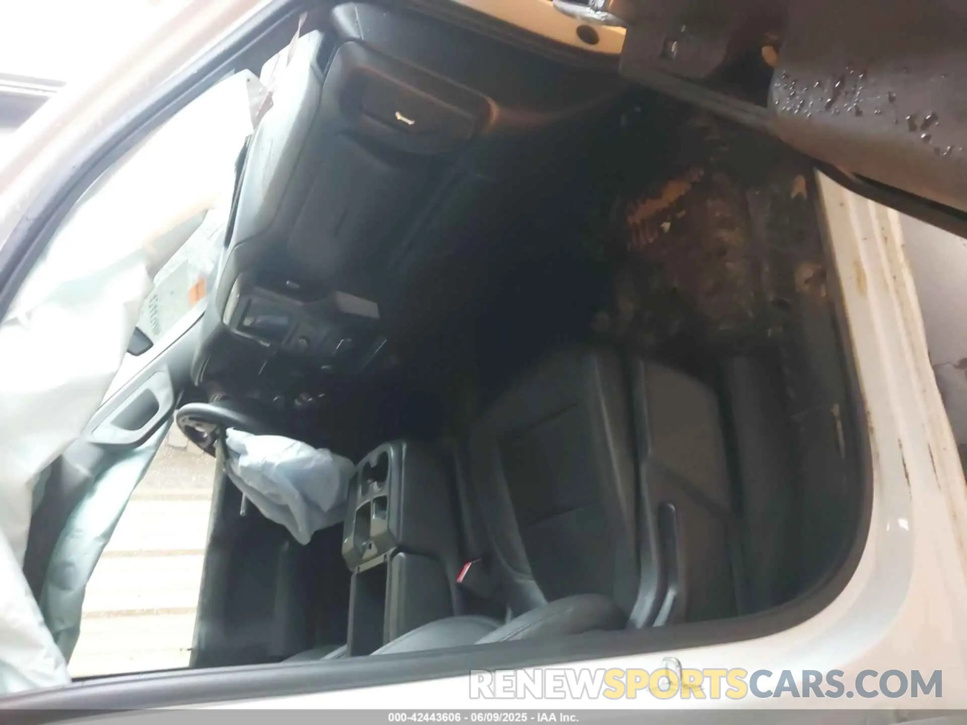 5 Photograph of a damaged car 1GCUYAEF8MZ129201 CHEVROLET SILVERADO 1500 2021