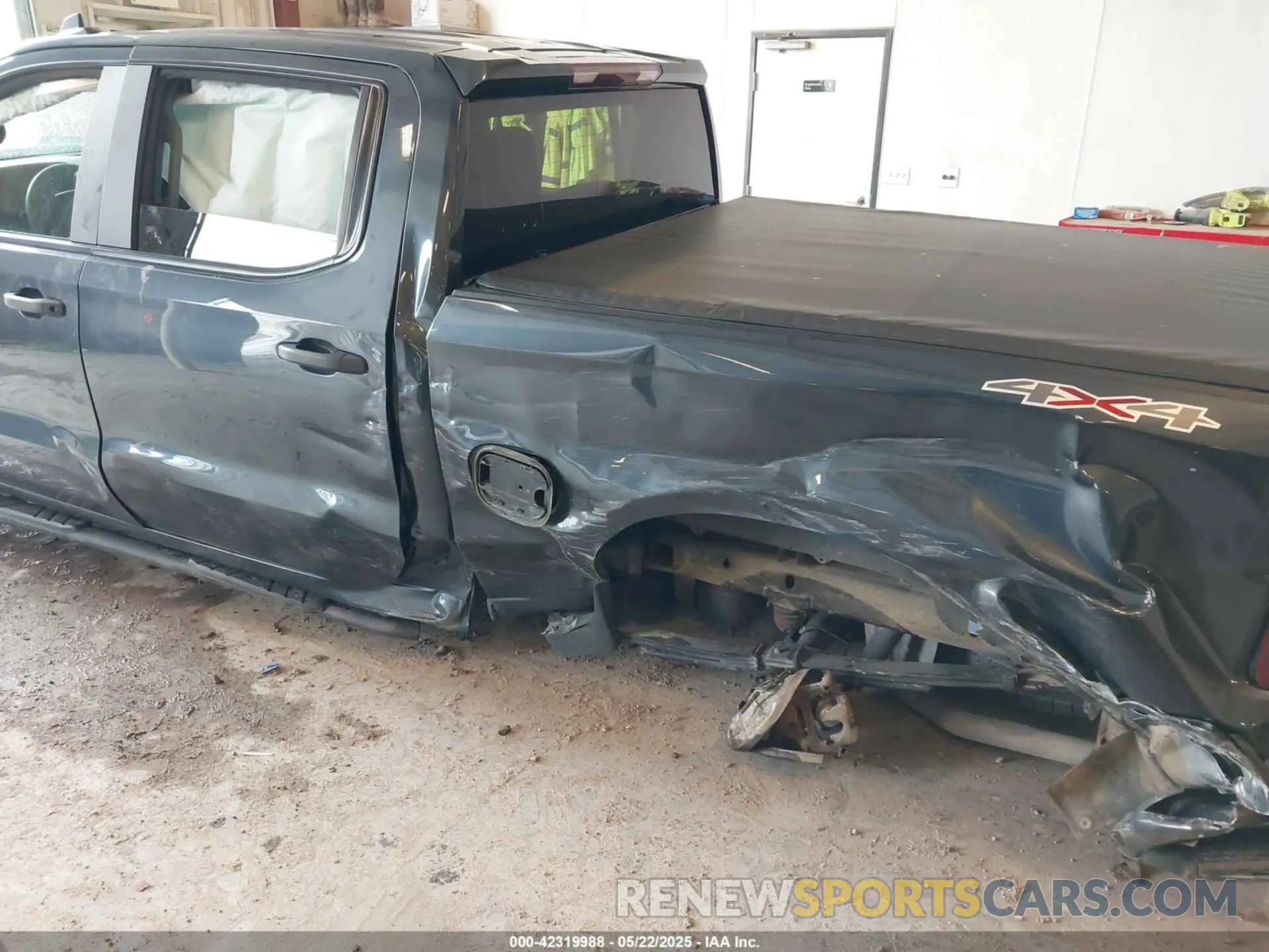 6 Photograph of a damaged car 1GCUYBEF6MZ110183 CHEVROLET SILVERADO 1500 2021