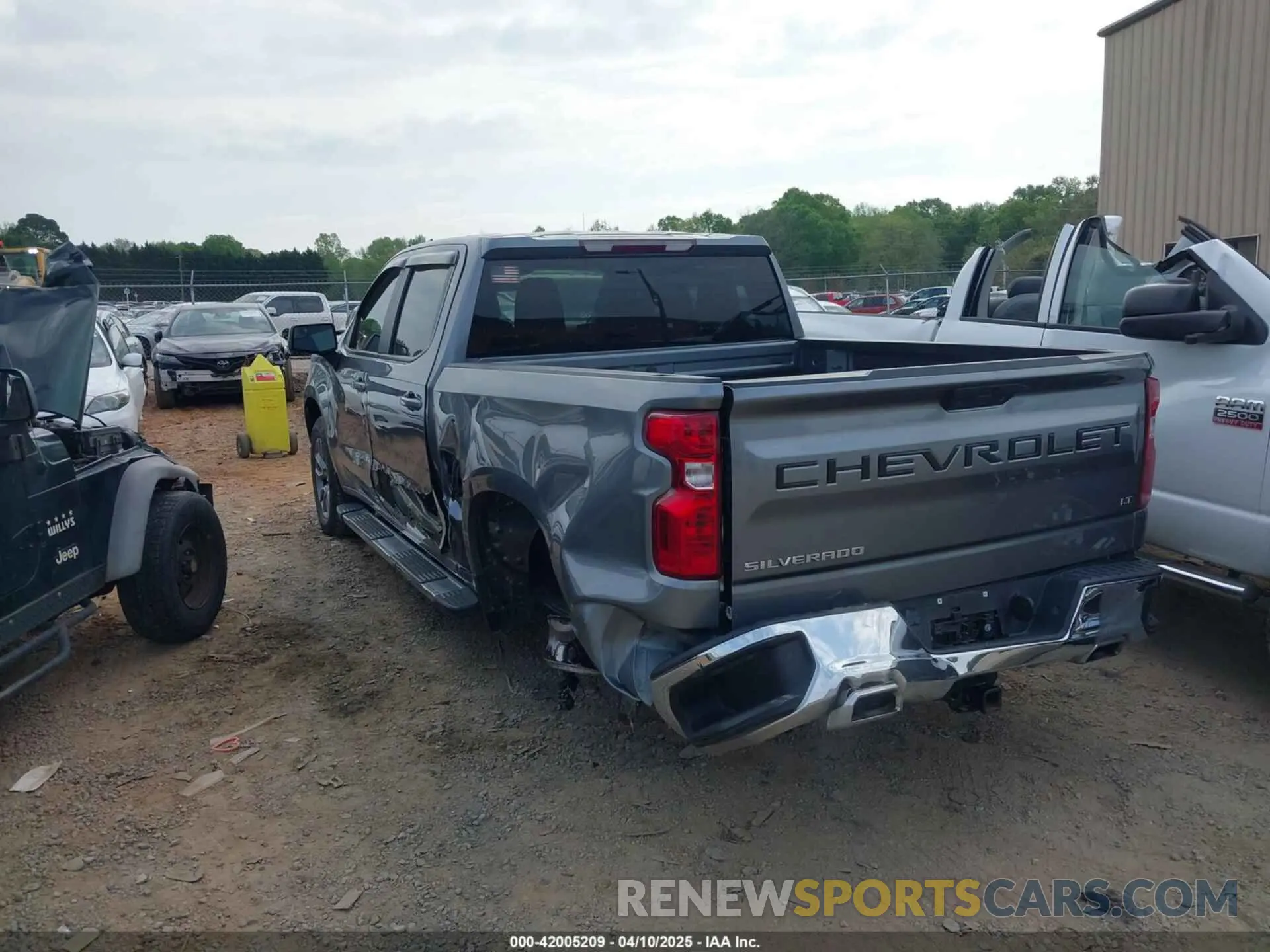 3 Photograph of a damaged car 1GCUYDED3MZ411911 CHEVROLET SILVERADO 1500 2021