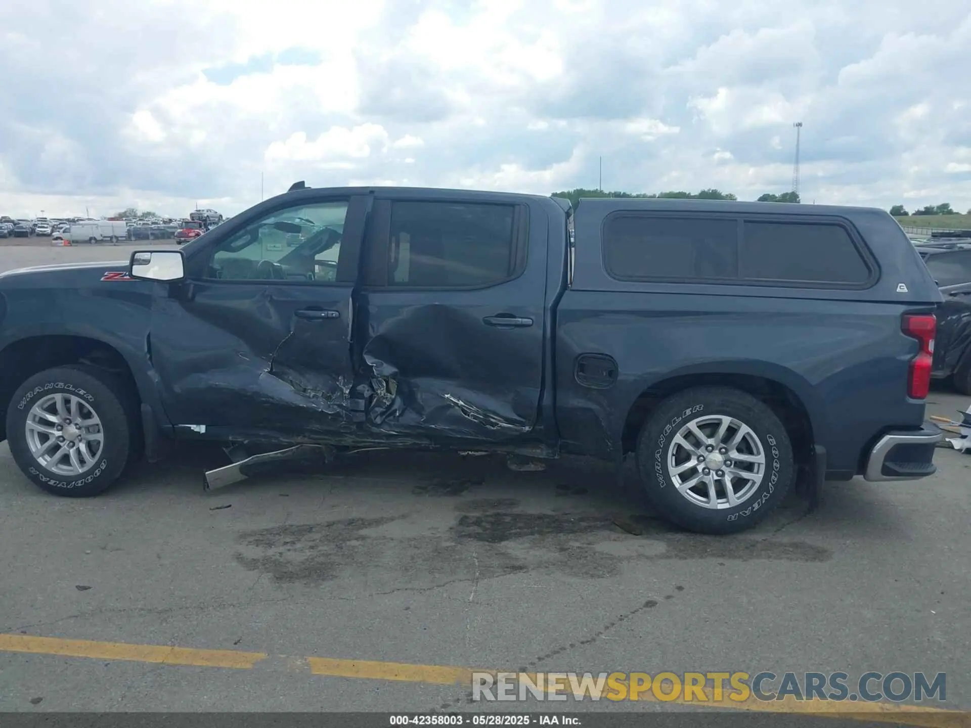 13 Photograph of a damaged car 1GCUYDED6MZ294020 CHEVROLET SILVERADO 1500 2021