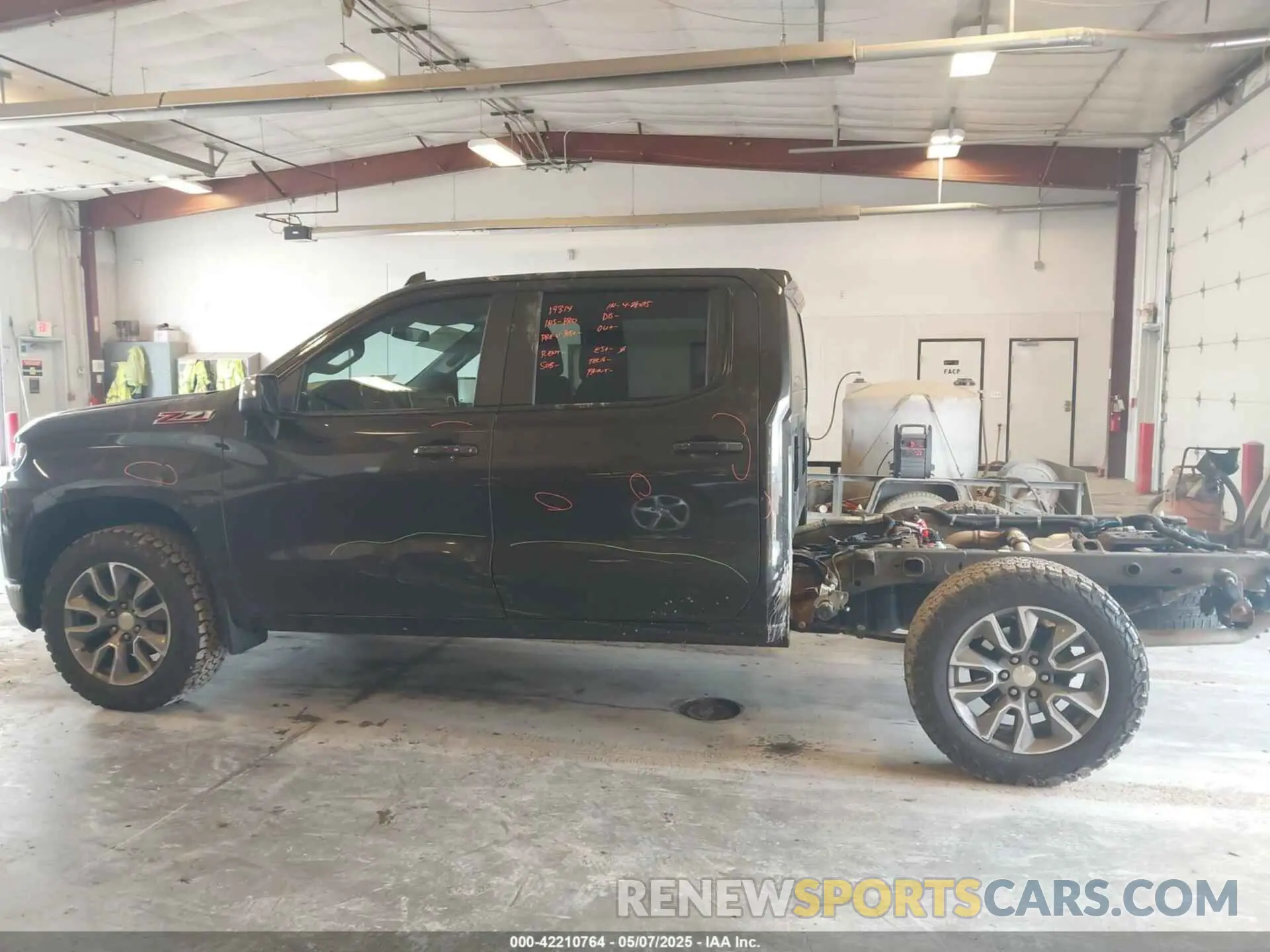14 Photograph of a damaged car 1GCUYDED8MZ231212 CHEVROLET SILVERADO 1500 2021